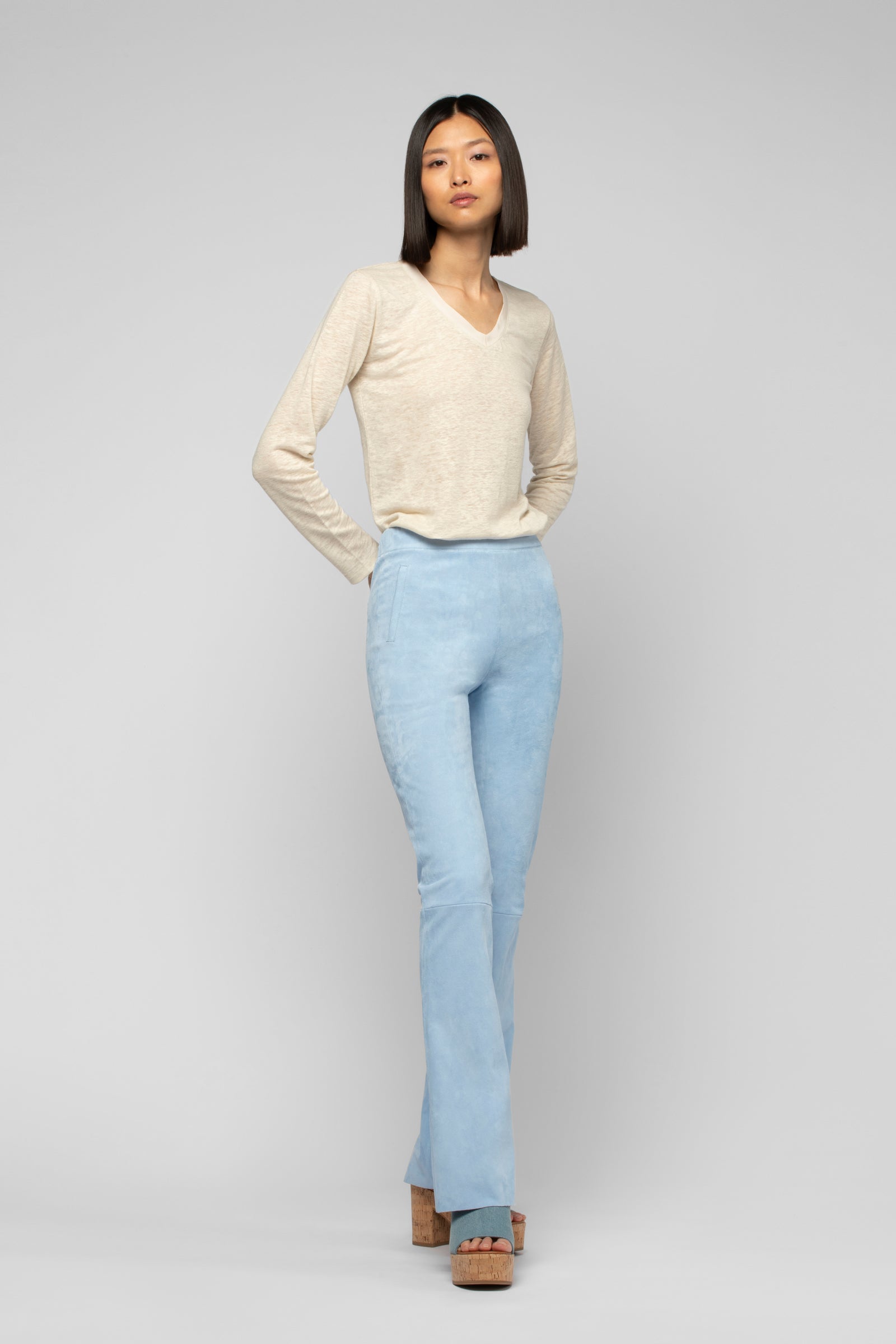 Pantalon Beyina bleu ciel en daim mode femme luxe