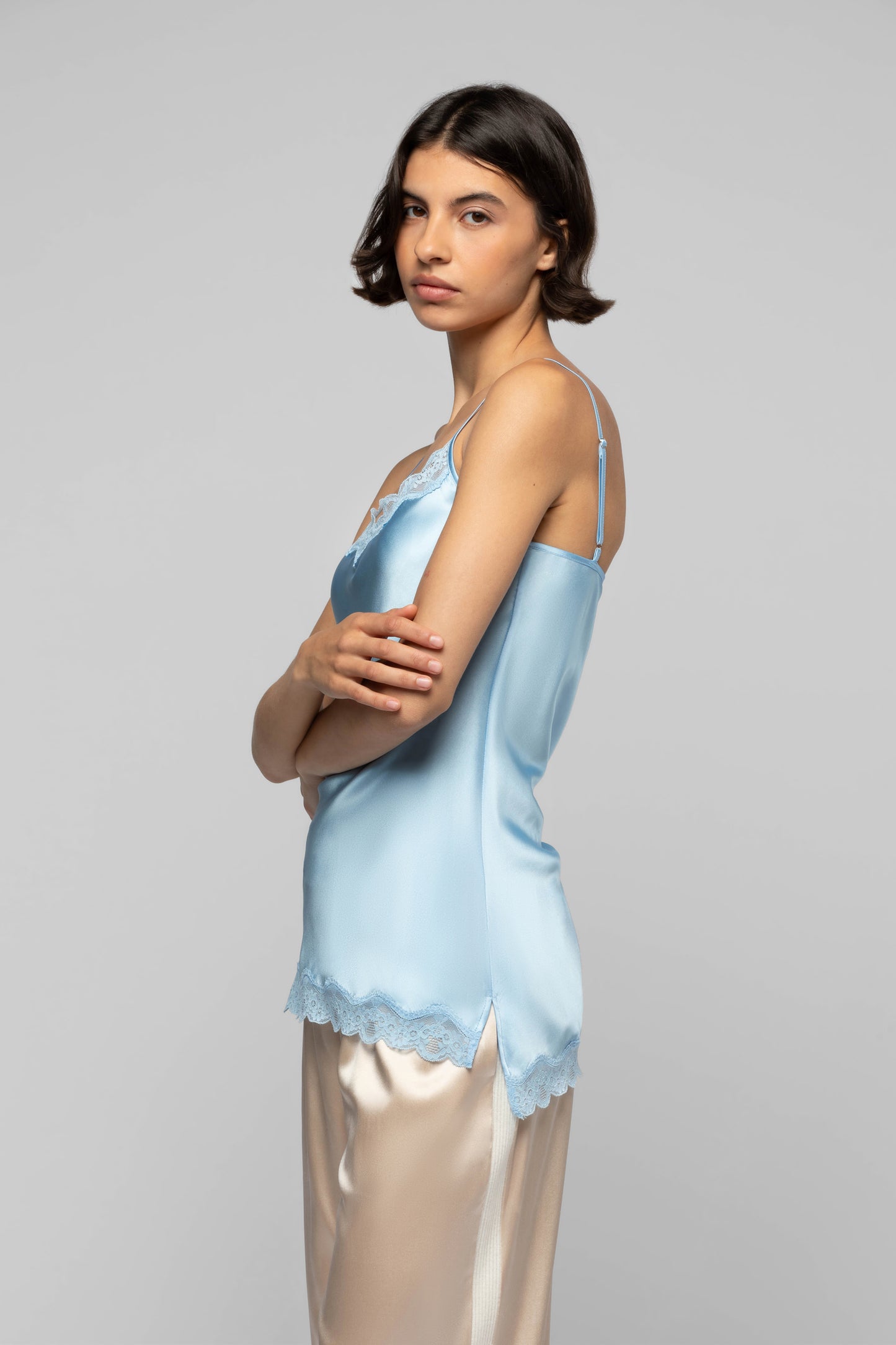 Top Tathenais bleu ciel en soie mode femme luxe
