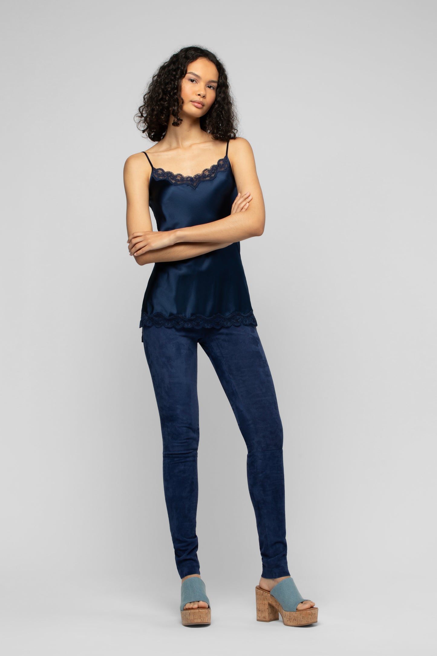 Top Tathenais bleu marine en soie mode femme luxe