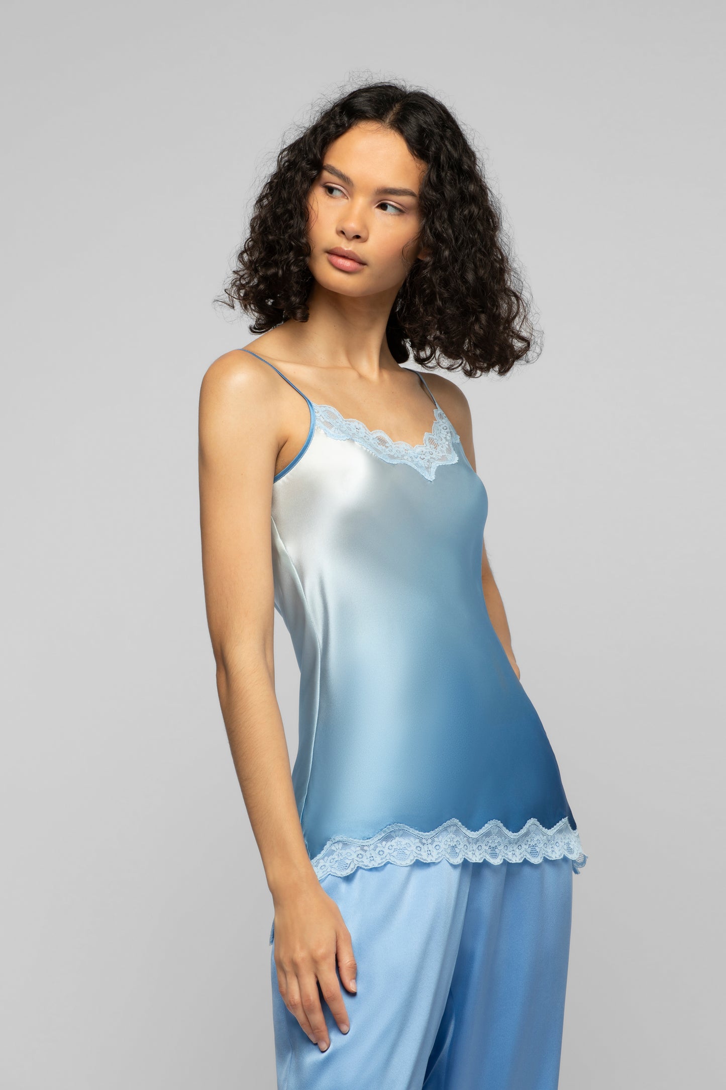 Top Tathenais tie-dye bleu en soie mode femme luxe