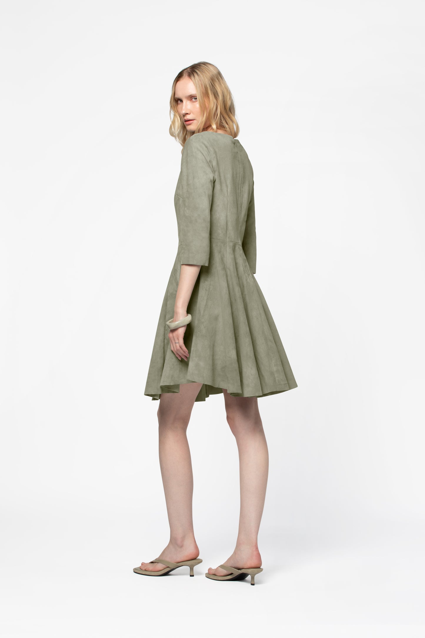 Robe courte femme vert coupe patineuse en daim souple MAX&MOI mode luxe