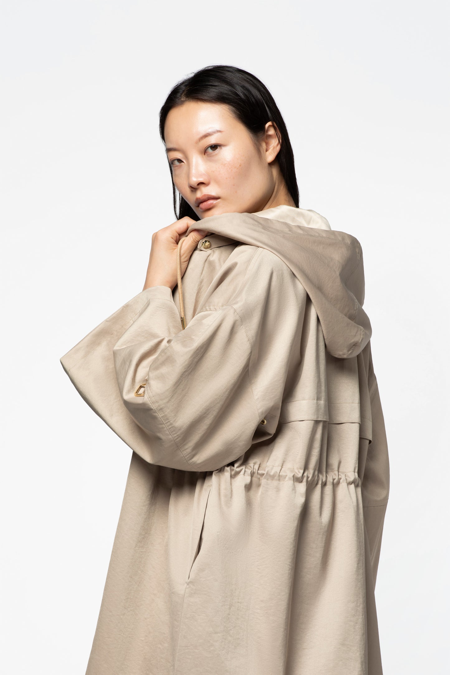 Trench à capuche femme coloris beige MAX&MOI tedance et moderne