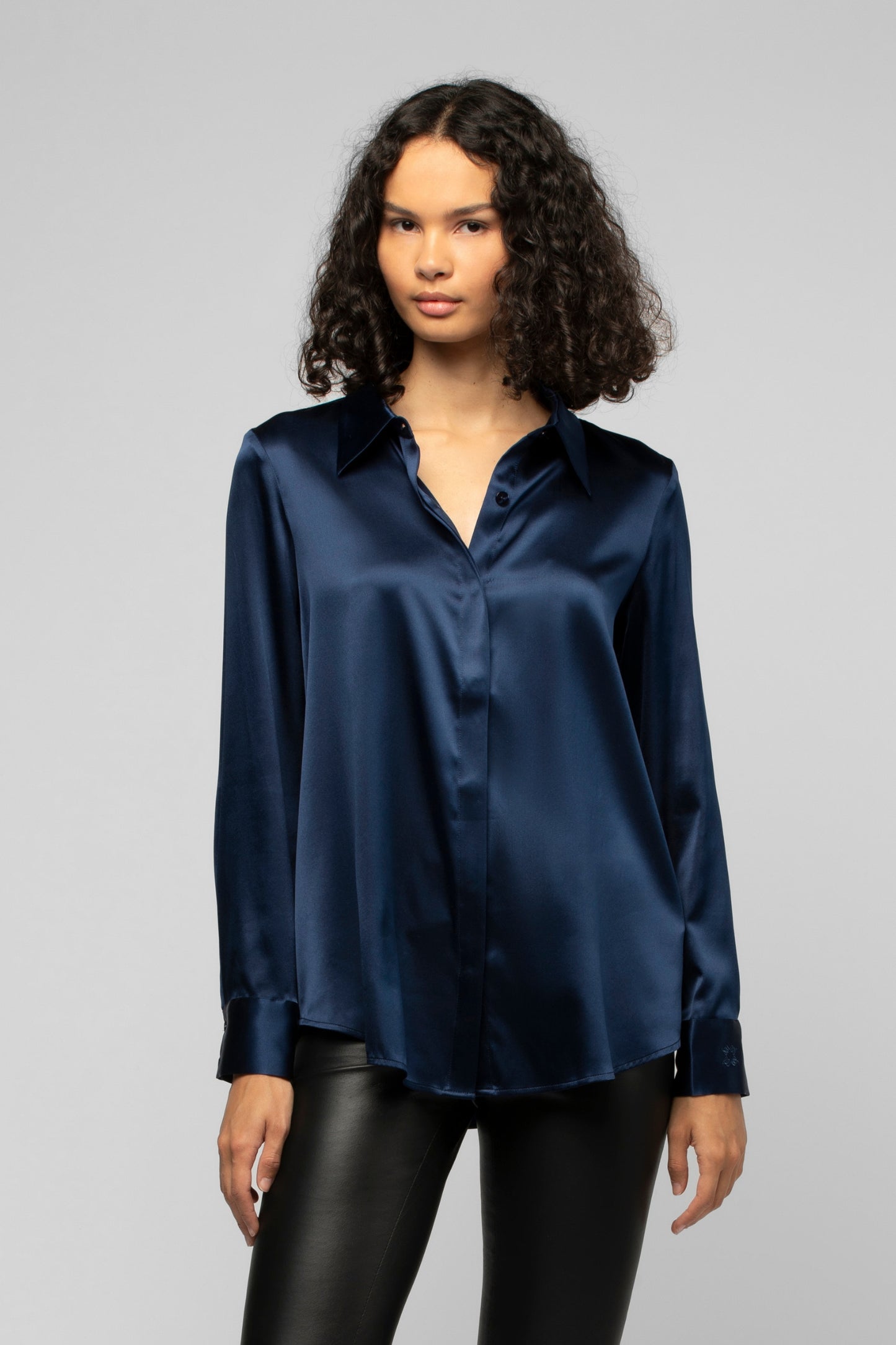 Chemise Levy bleu marine en soie mode femme luxe