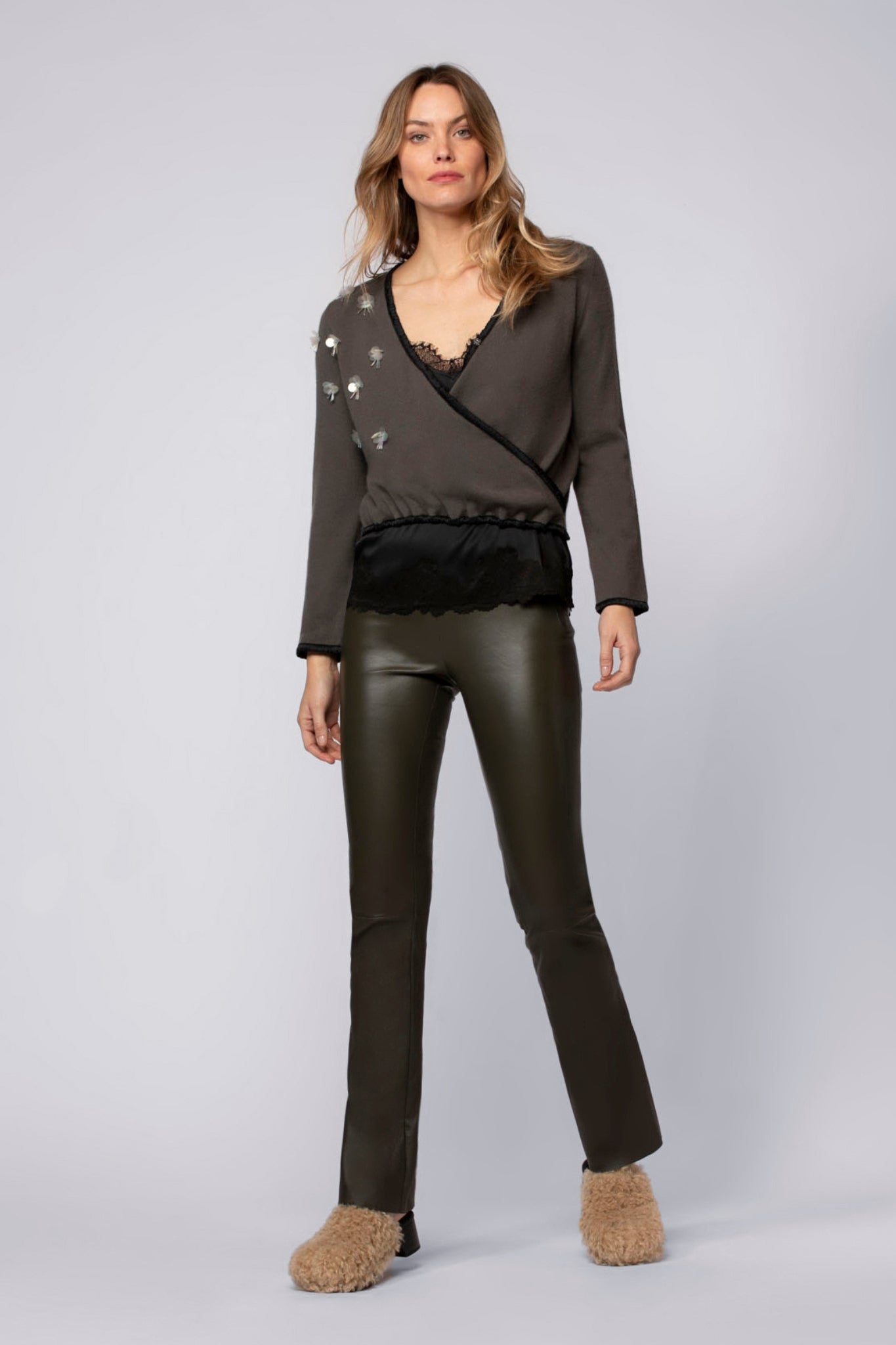 Pantalon BEYINA vert thym en cuir d'agneau haut de gamme MAX&MOI