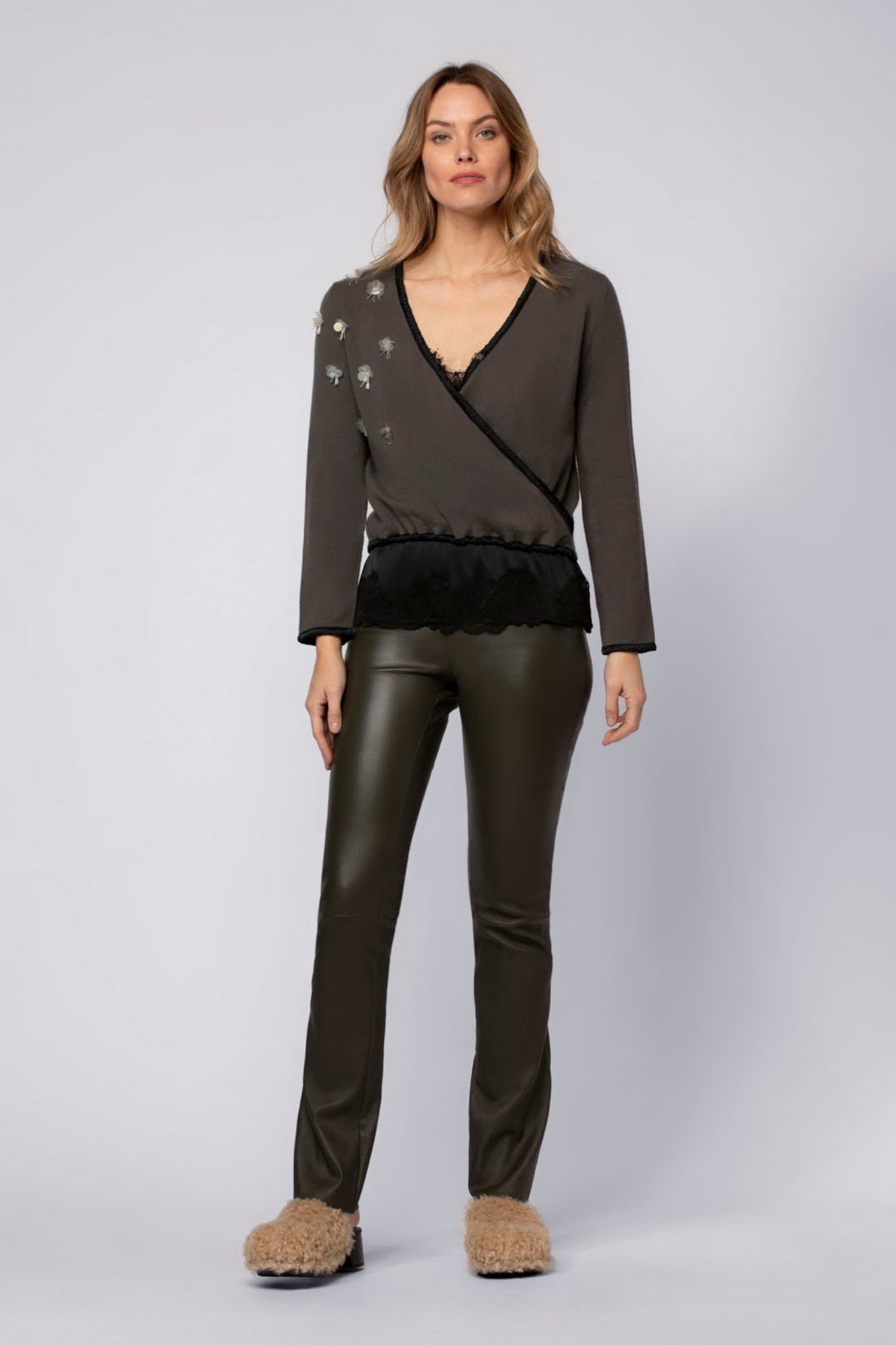 Pantalon BEYINA vert thym en cuir d'agneau haut de gamme MAX&MOI