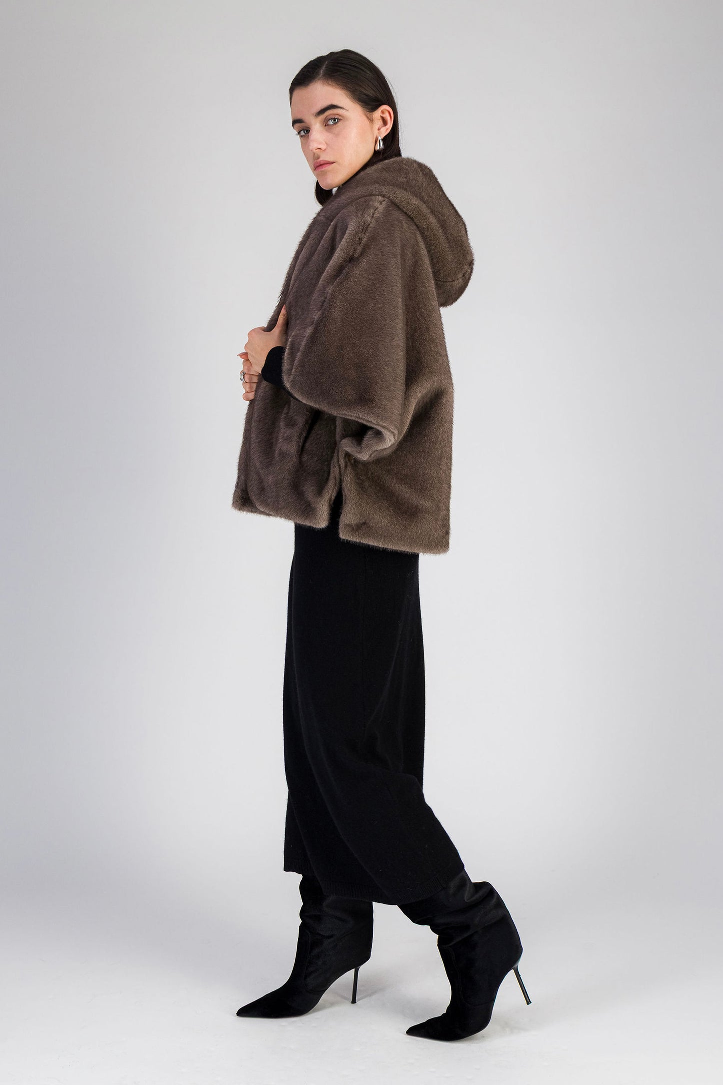 VANYSSA cape