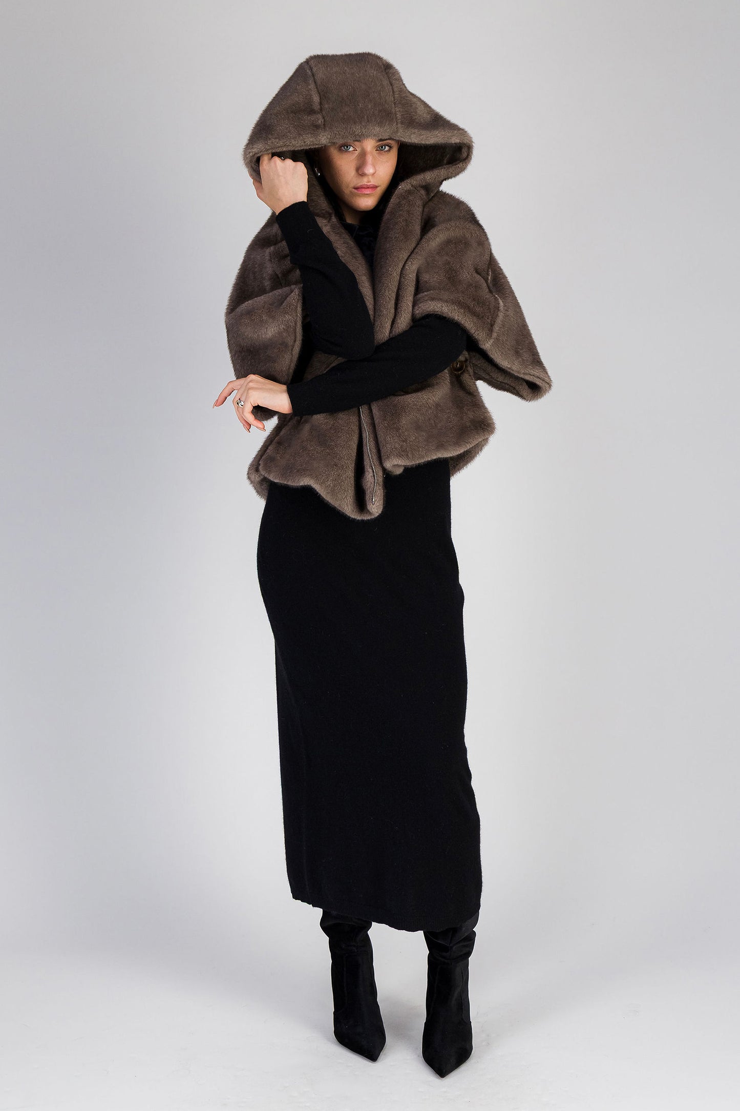 VANYSSA cape