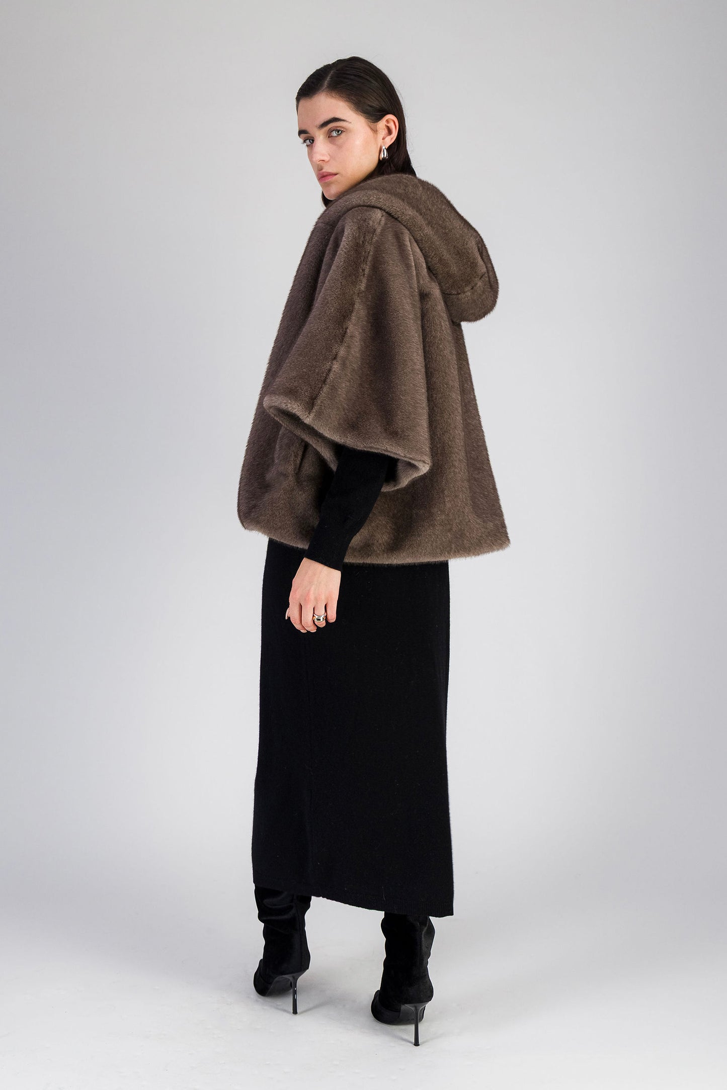 VANYSSA cape
