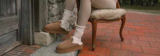 La mule en daim et fourrure de mouton : |la it-shoe de l’Automne-Hiver 25