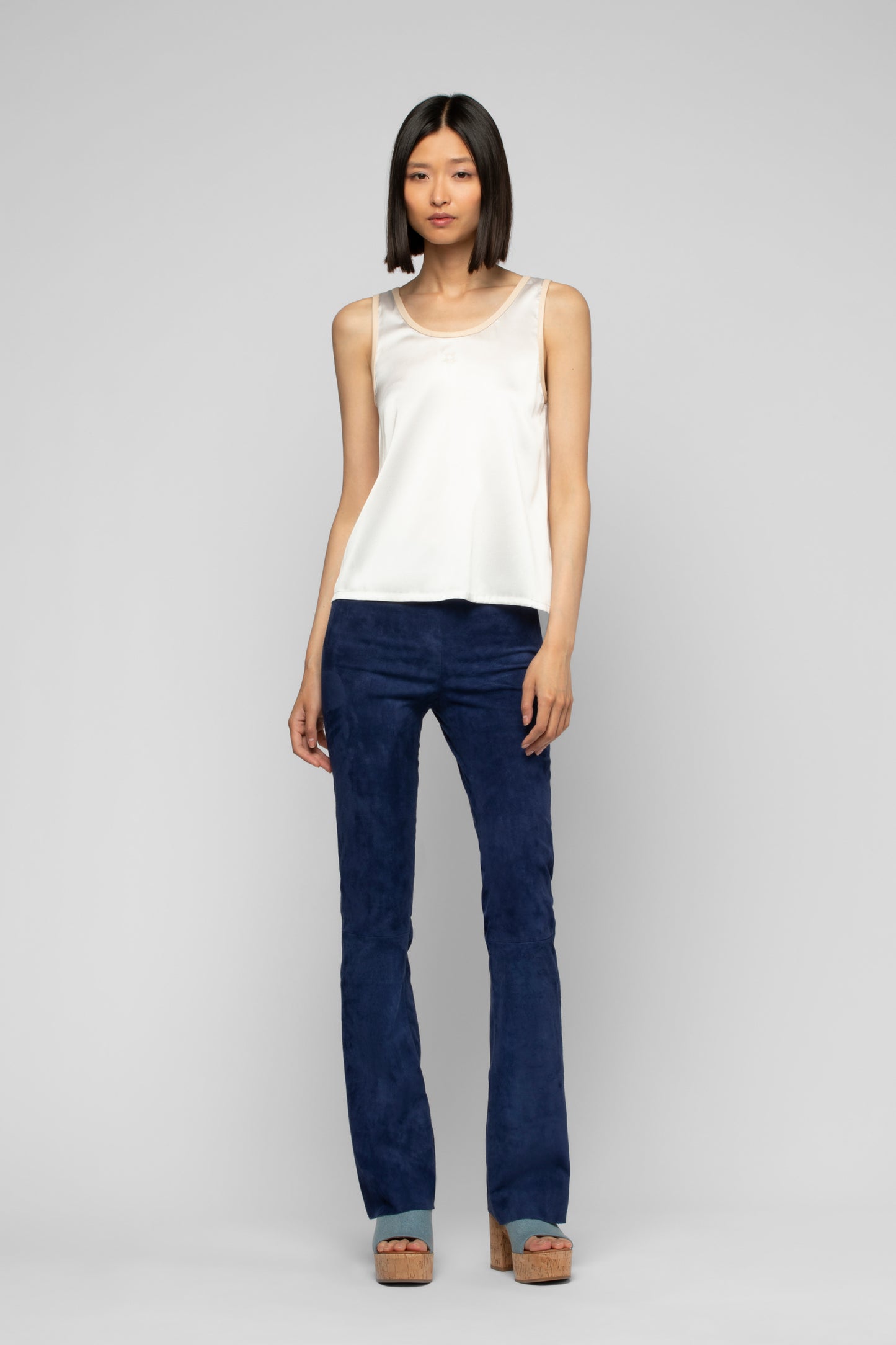 Pantalon Beyina bleu marine en daim mode femme luxe