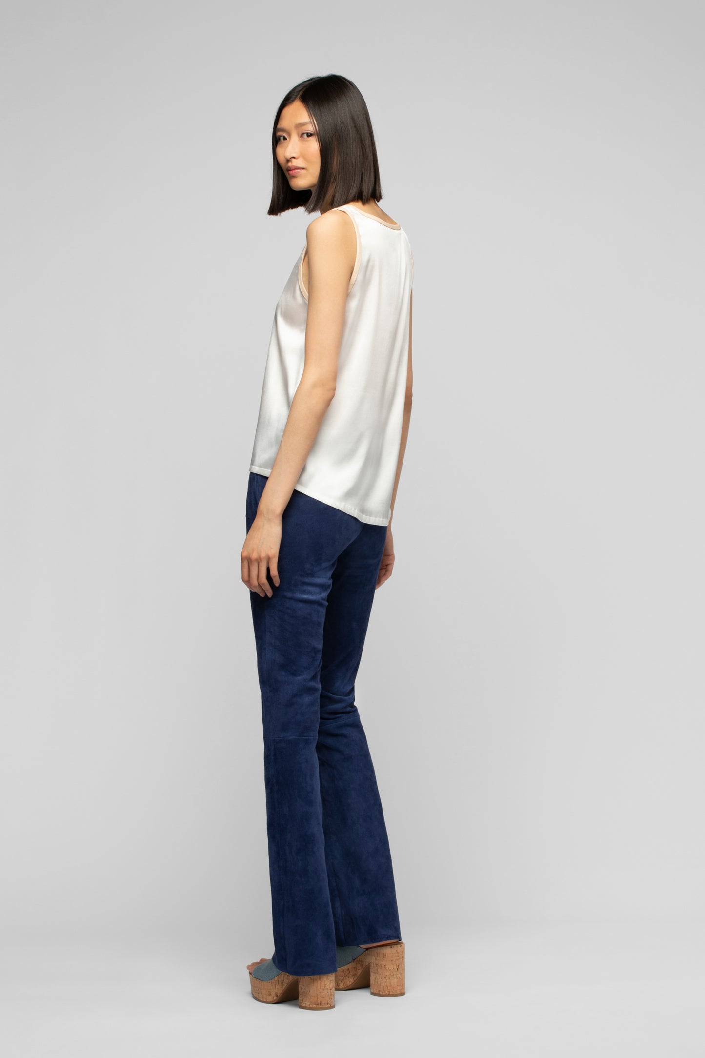 Pantalon Beyina bleu marine en daim mode femme luxe