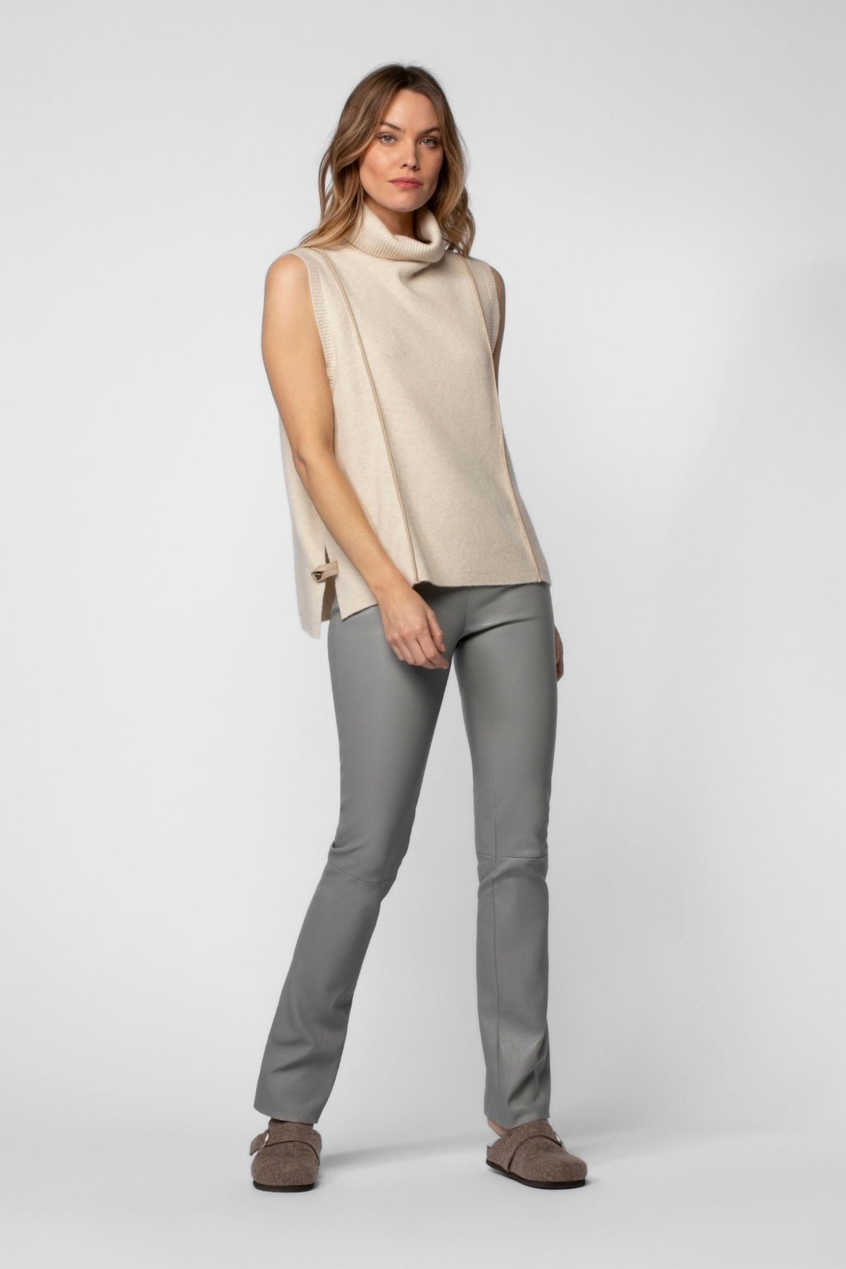 Legging cuir d'agneau luxe femme MAX&MOI coupe flare et coloris gris