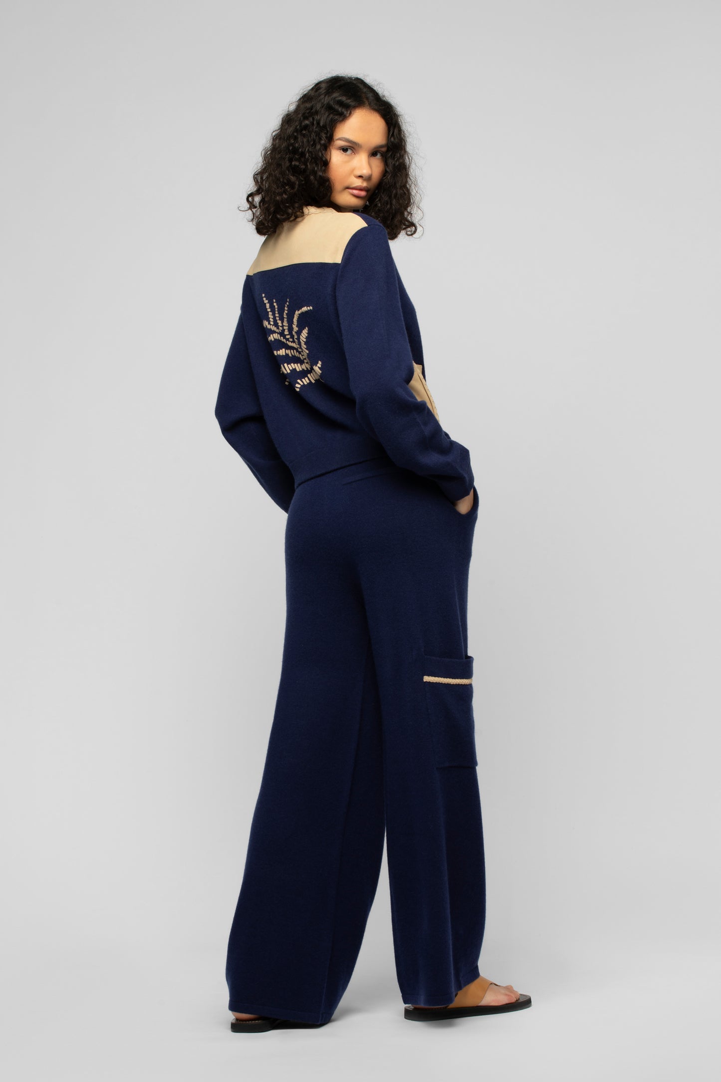 Pantalon Bakela bleu marine en laine et cachemire mode femme luxe