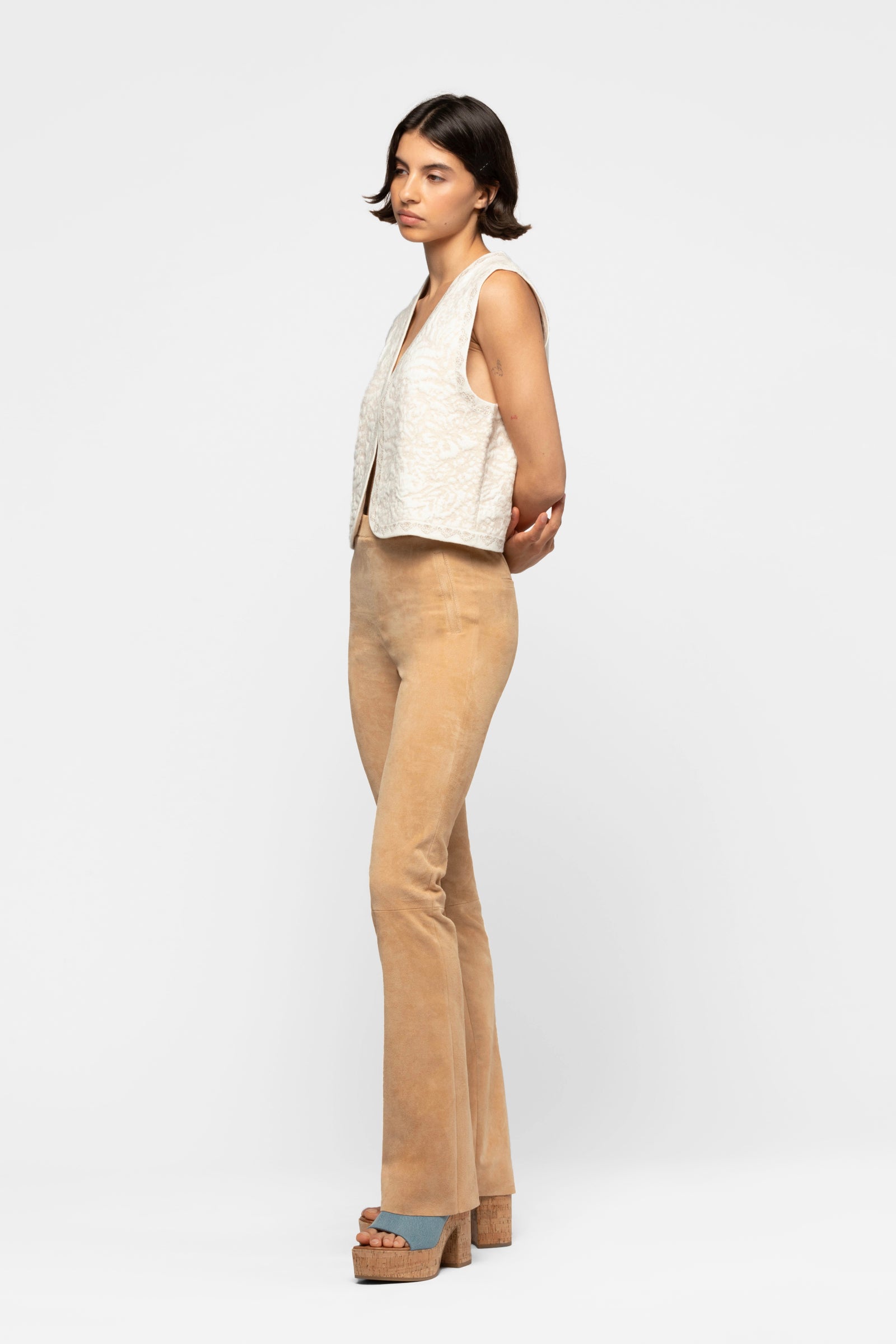 Look femme legging évasé en daim femme marron MAX&MOI style rétro et élégant