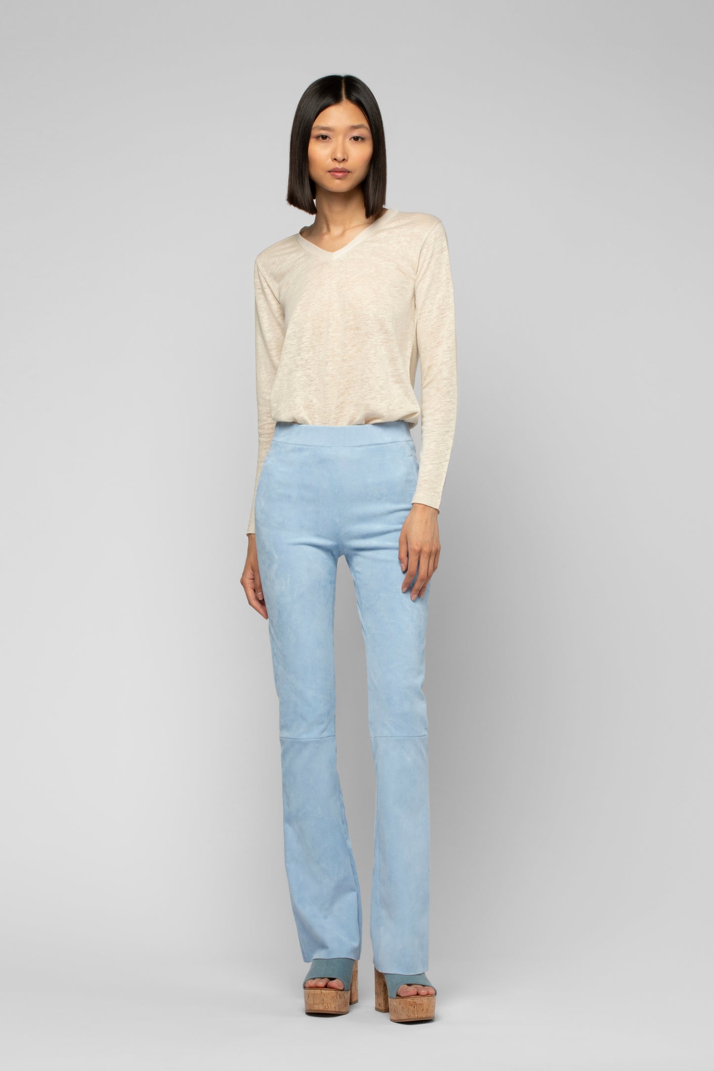 Pantalon Beyina bleu ciel en daim mode femme luxe