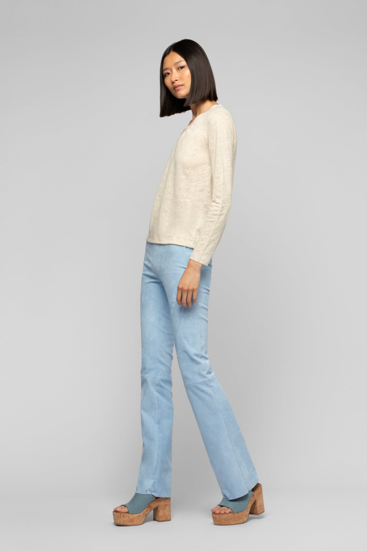 Pantalon Beyina bleu ciel en daim mode femme luxe