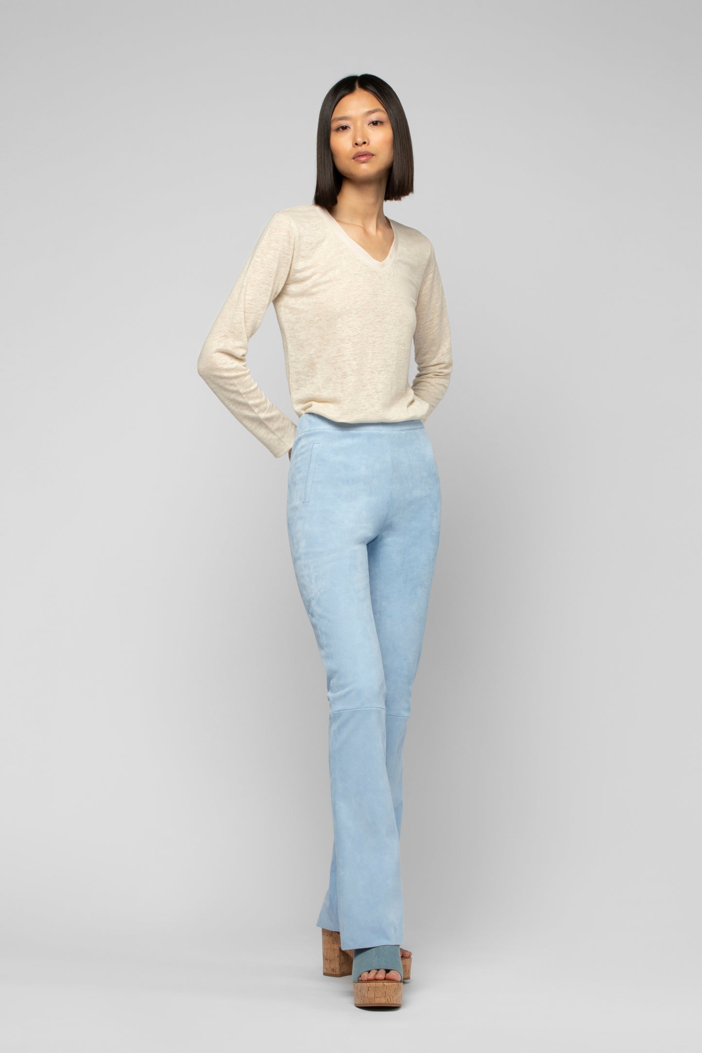 Pantalon Beyina bleu ciel en daim mode femme luxe