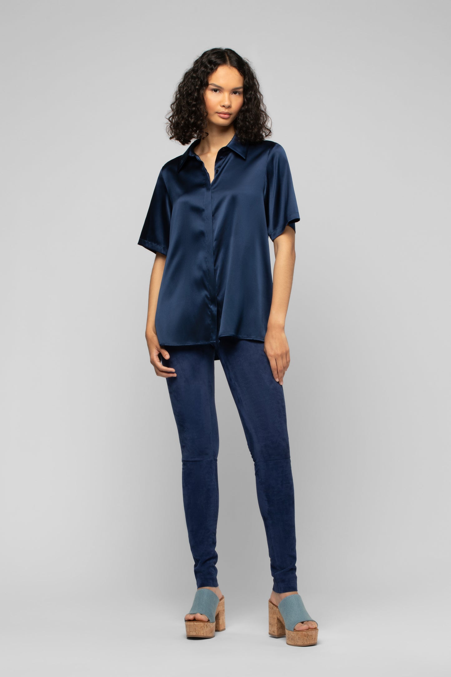 Chemise Latika bleu marine en soie mode femme luxe