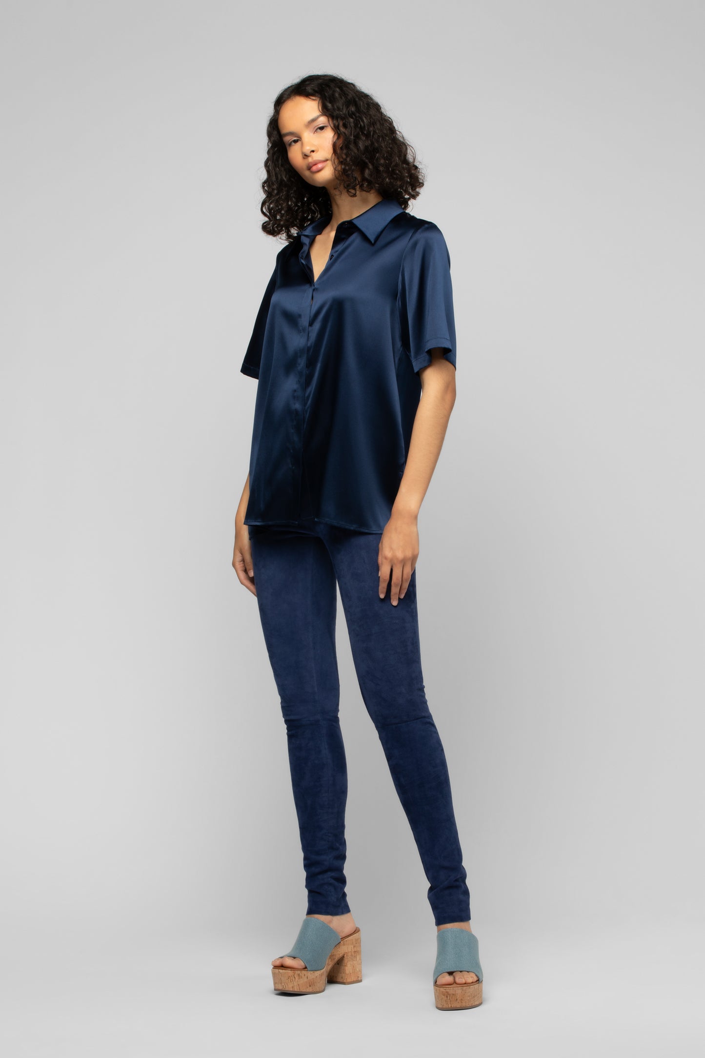 Chemise Latika bleu marine en soie mode femme luxe