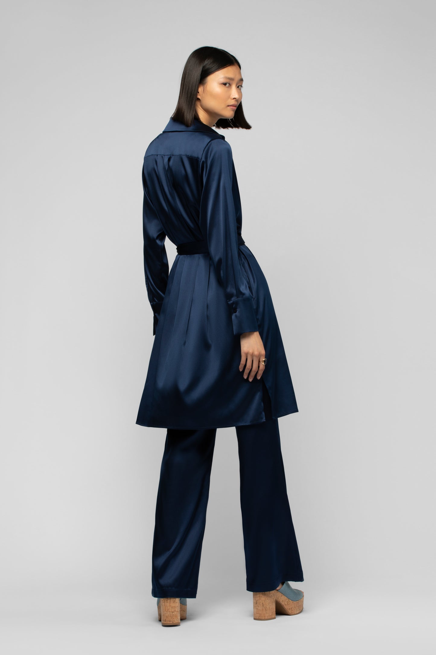 Robe Raesa bleu marine en soie et cuir mode femme luxe