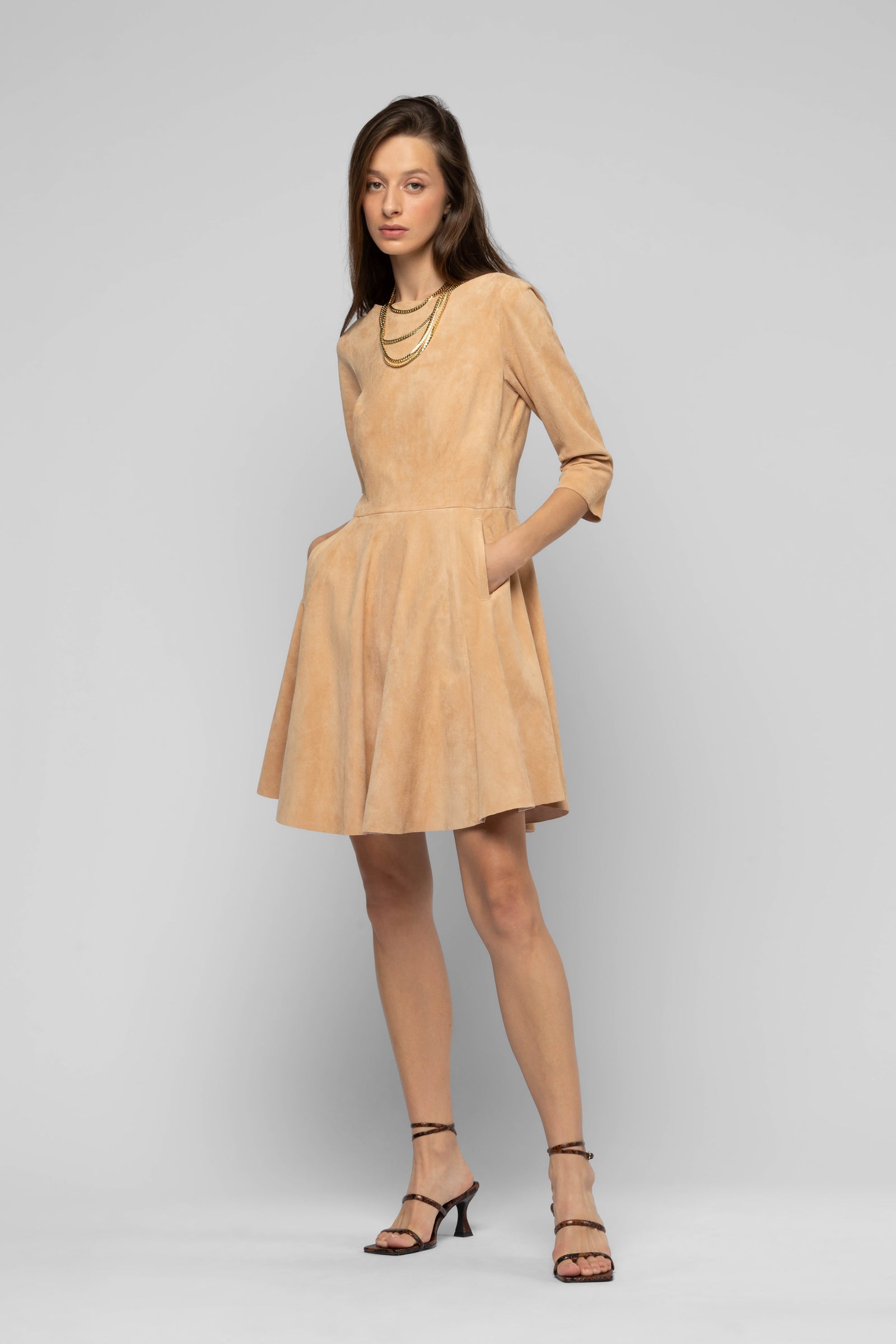 Robe Raida camel en daim mode femme luxe