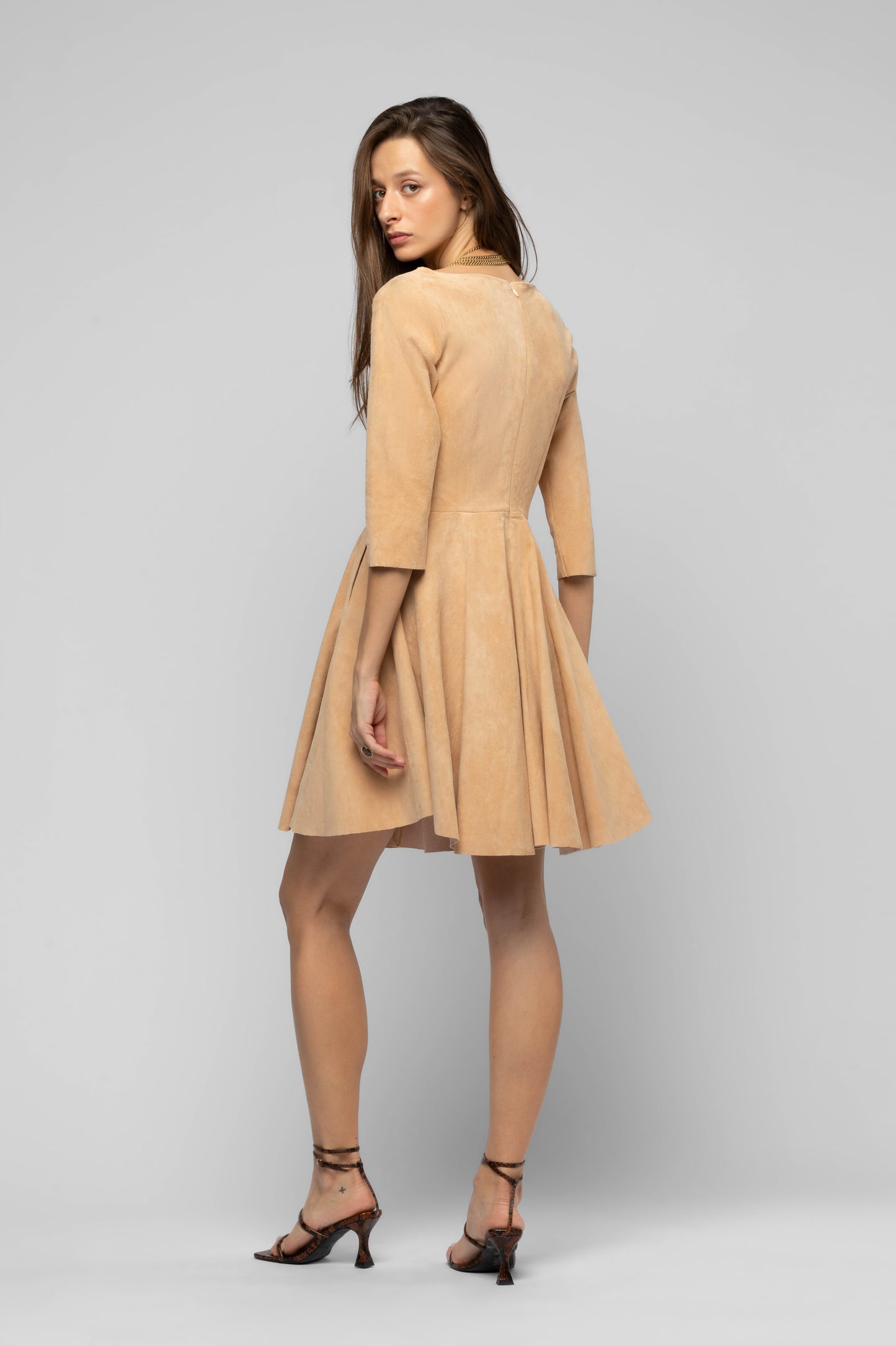 Robe Raida camel en daim mode femme luxe