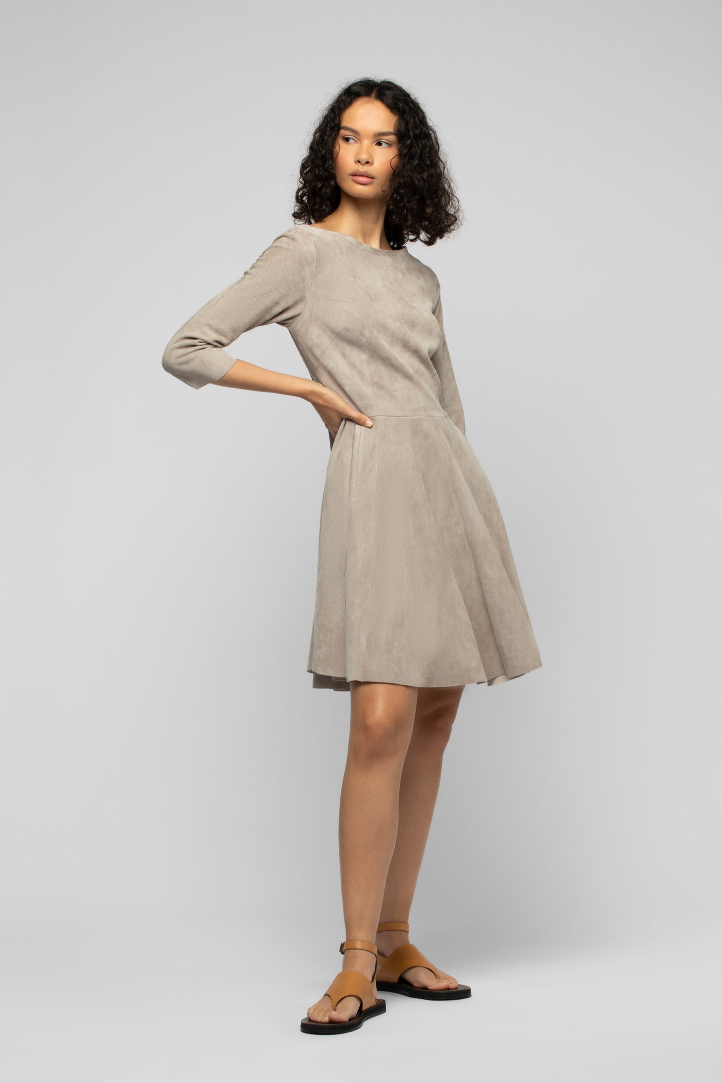 Robe Raida gris en daim mode femme luxe