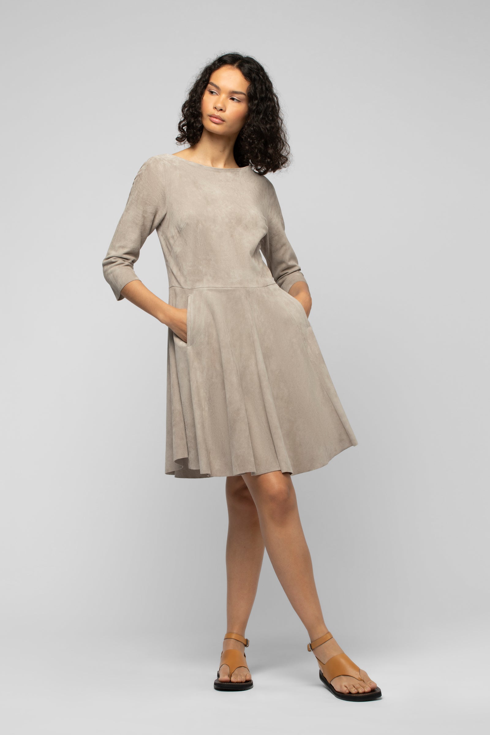 Robe Raida gris en daim mode femme luxe