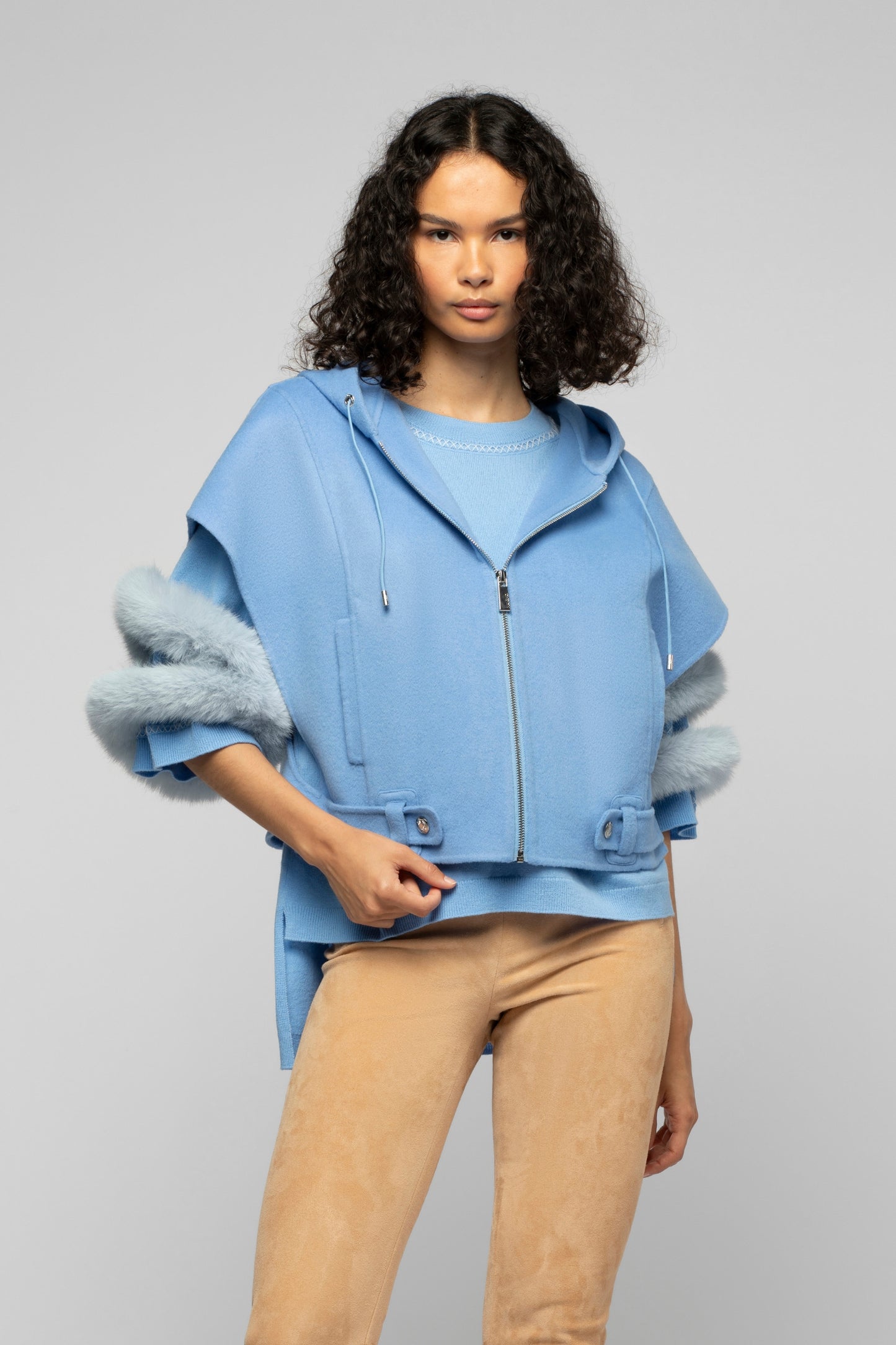 Cape Vanita bleu en laine mode femme luxe