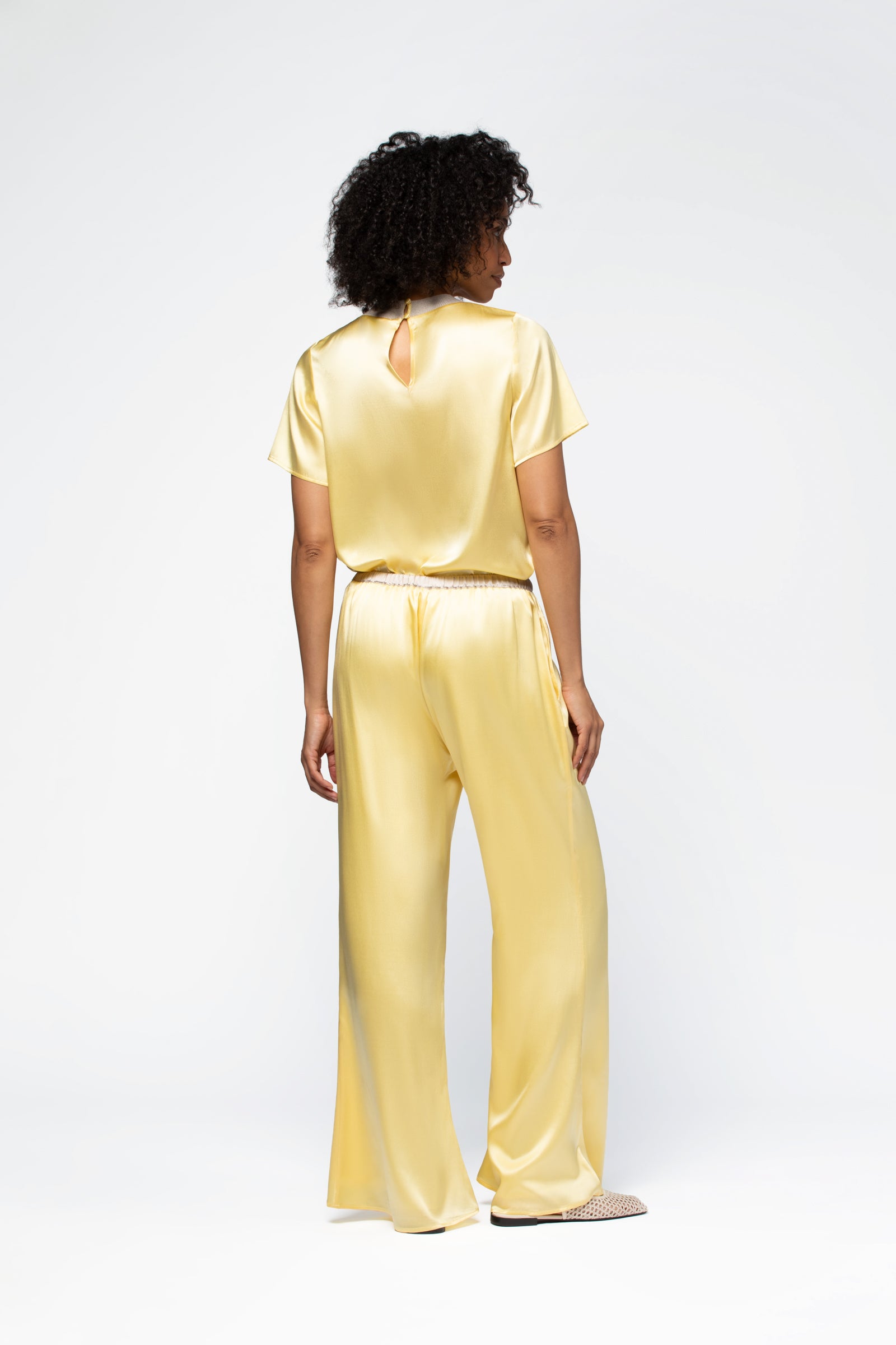 Pantalon ample soie stretch et fluide femme jaune style élégant mode luxe MAX&MOI