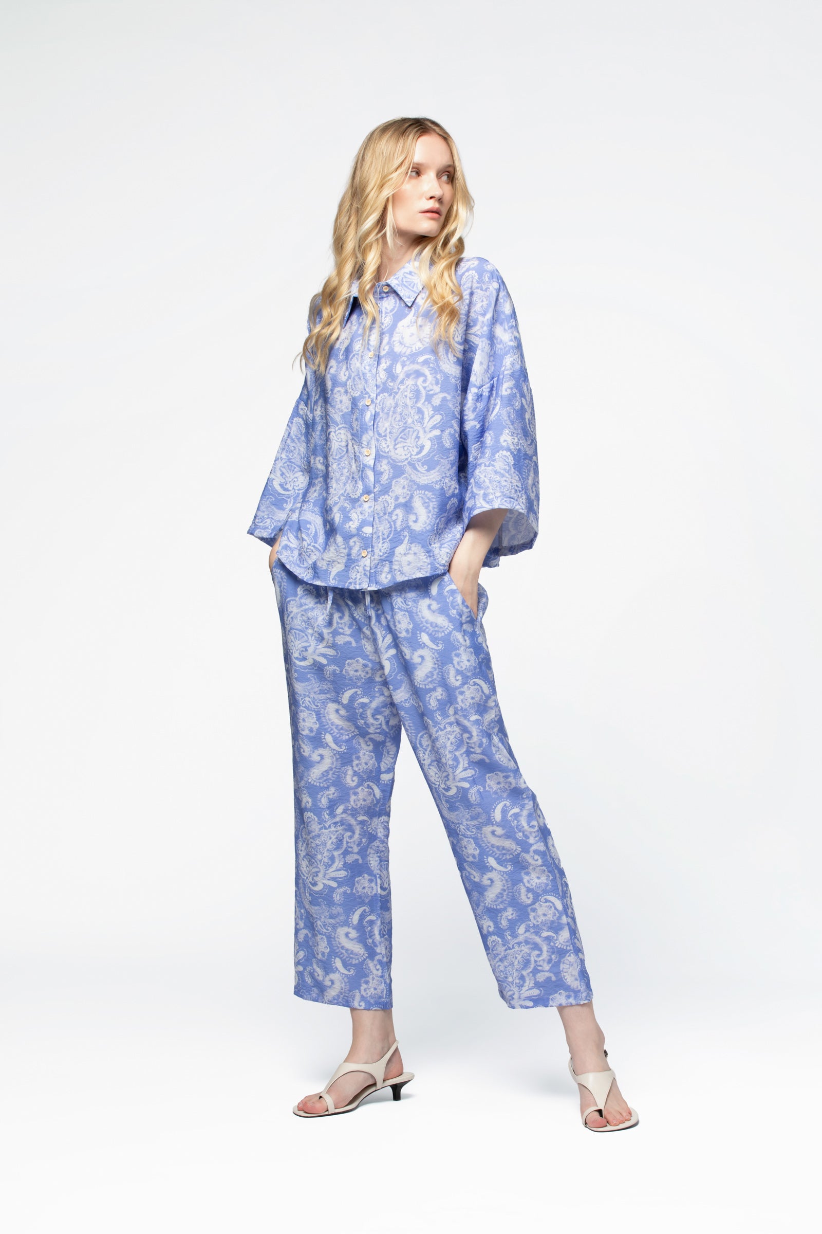 Pantalon fluide femme en viscose bleu collection été MAX&MOI