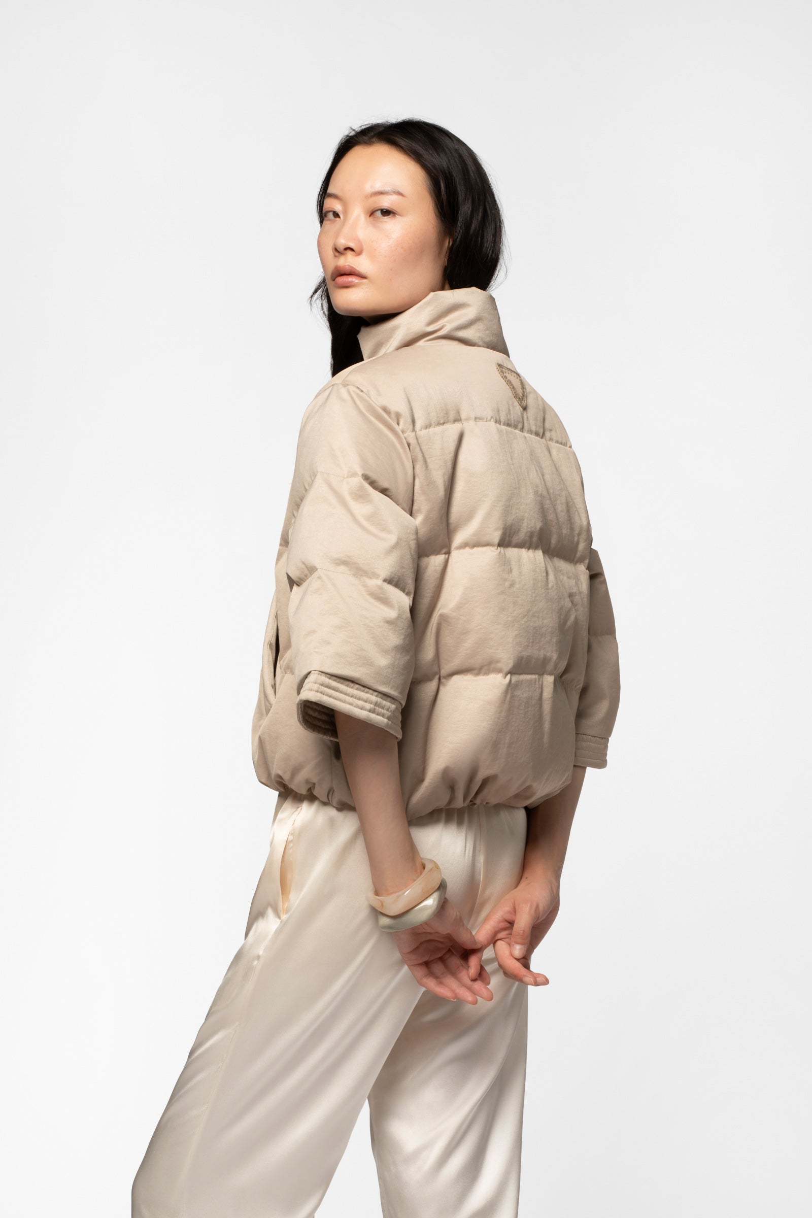 Beige cropped cotton puffer jacket with 3/4 sleeves – DALIA