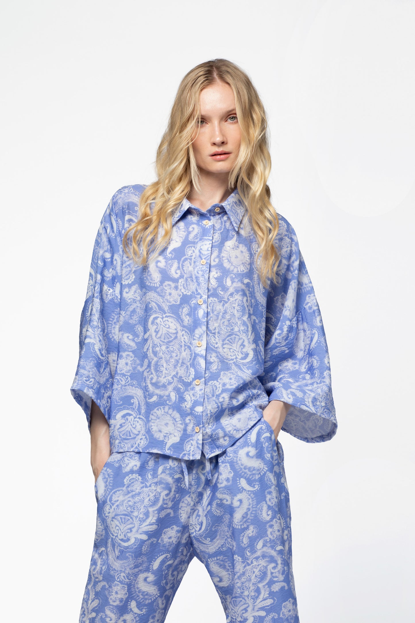 Chemisier femme en viscose et coupe fluide MAX&MOI coloris bleu imprimé bandana