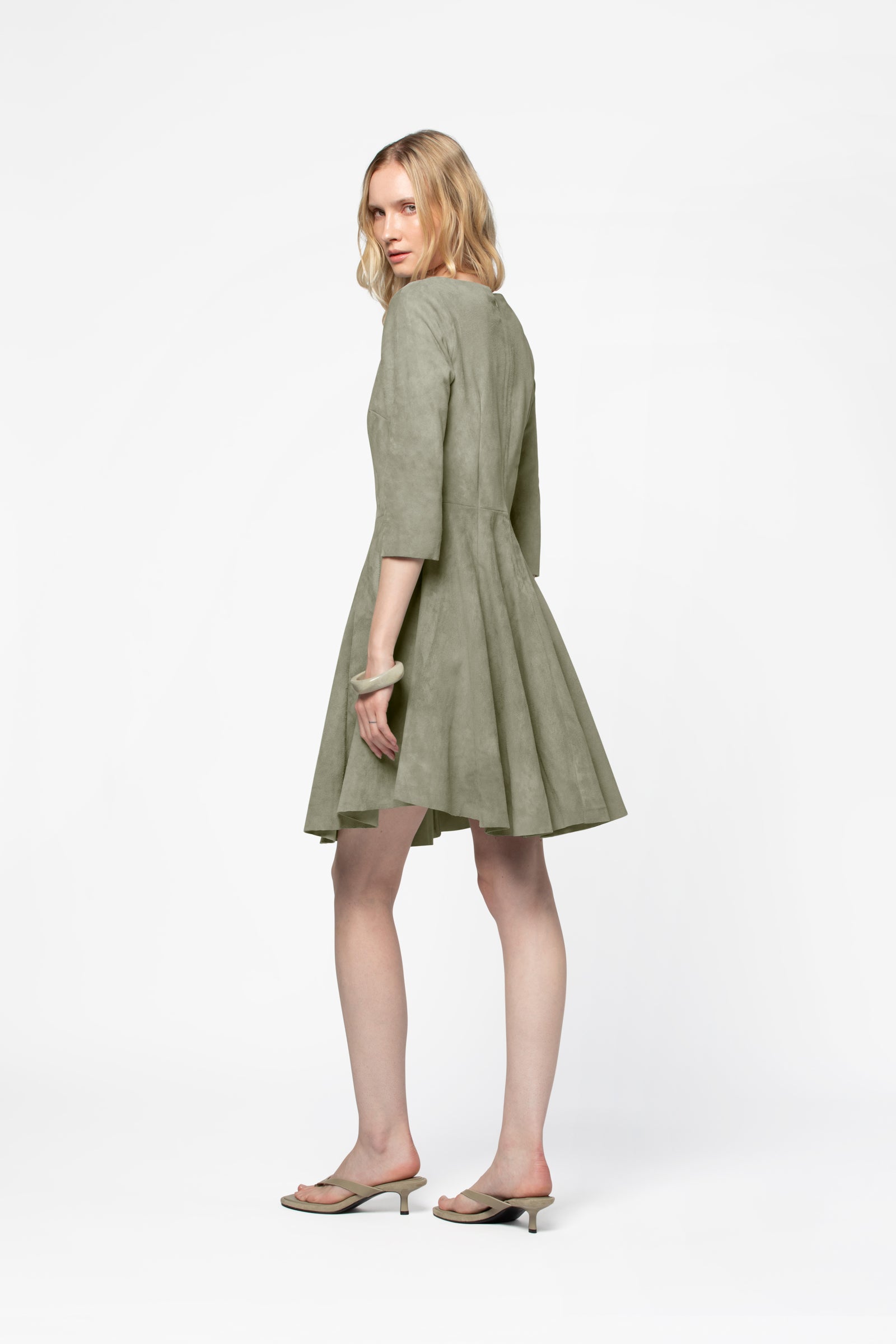 Robe courte femme vert coupe patineuse en daim souple MAX&MOI mode luxe