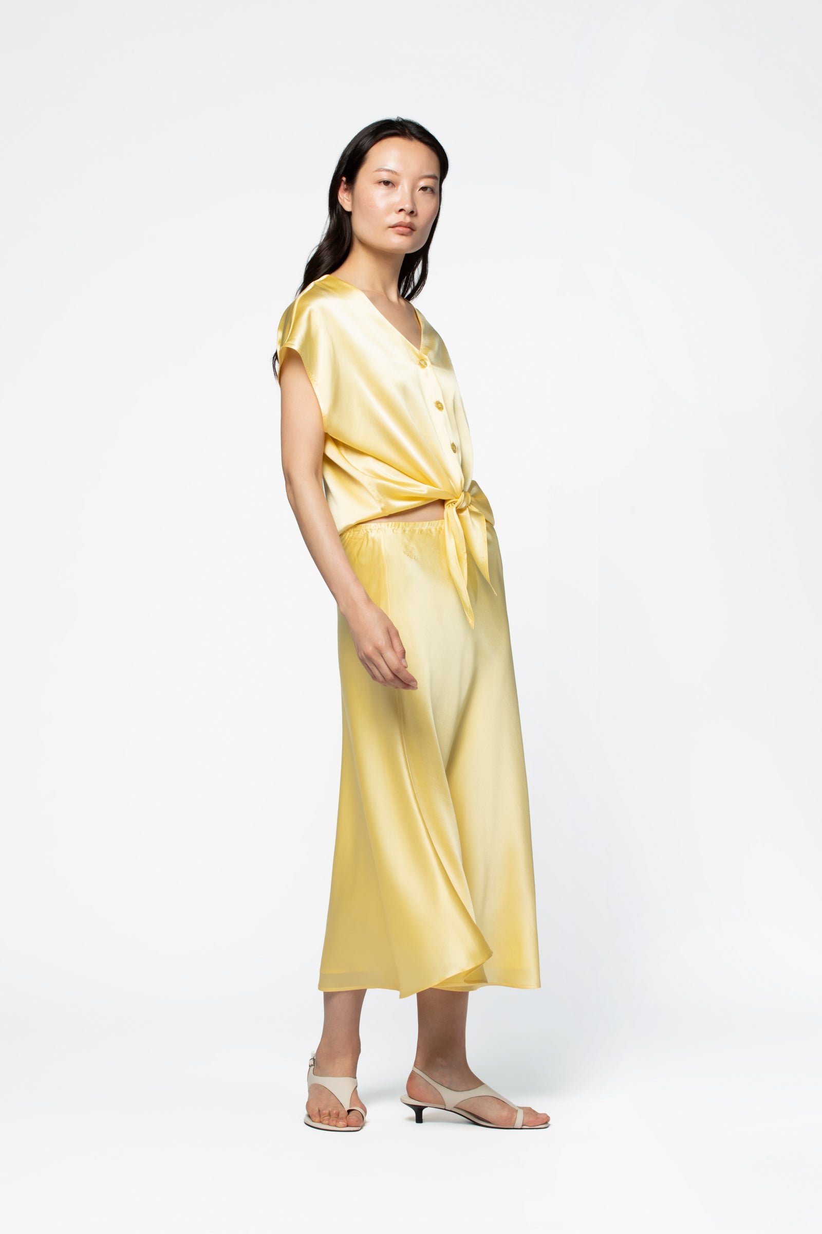 Blouse à nouer en soie luxe femme jauneMAX&MOI silhouette contemporaine