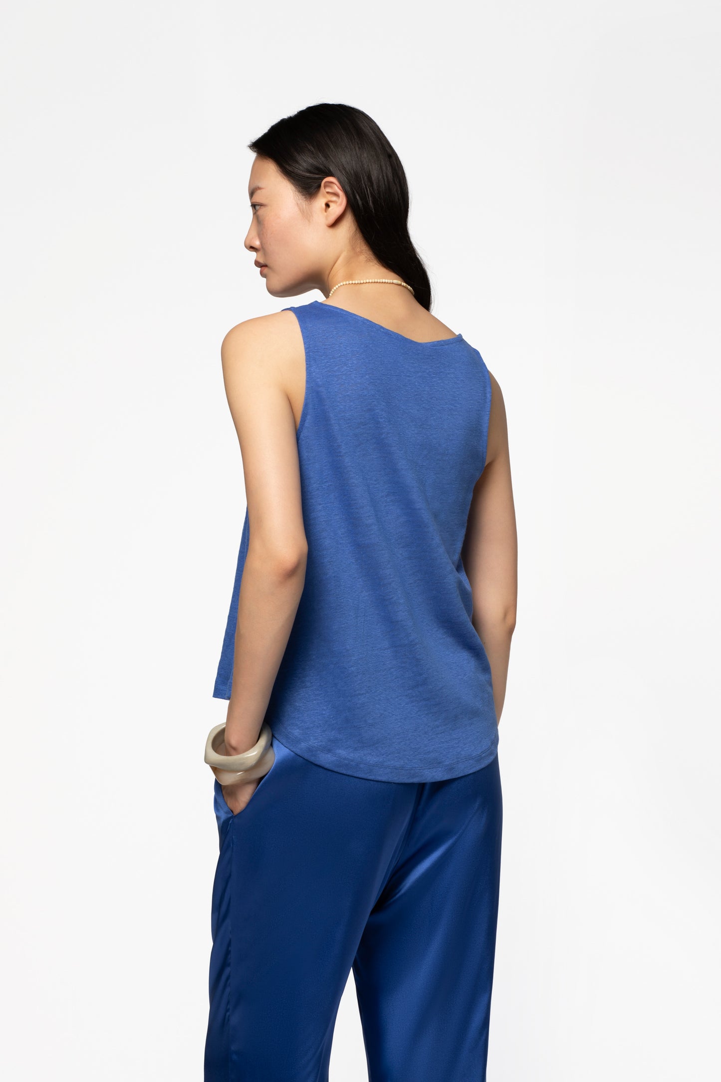 Débardeur lin respirant luxe femme MAX&MOI silhouette contemporaine bleu