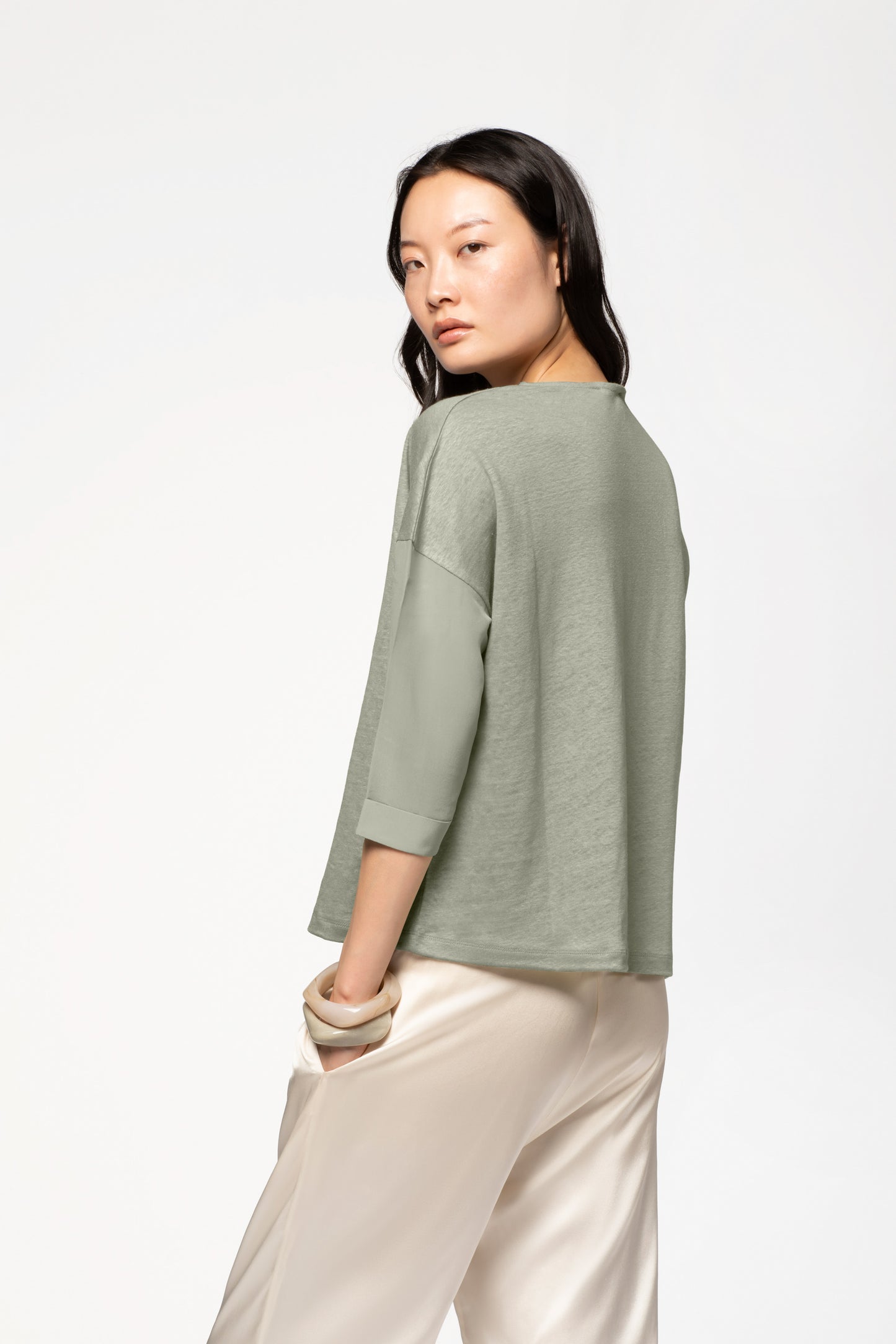 T-shirt lin manches courtes luxe femme MAX&MOI silhouette contemporaine vert