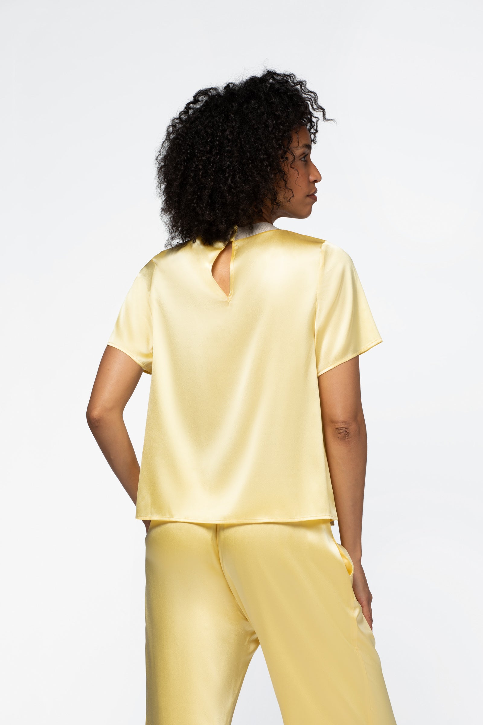 T-shirt manches courtes en soie luxe femme jauneMAX&MOI silhouette contemporaine