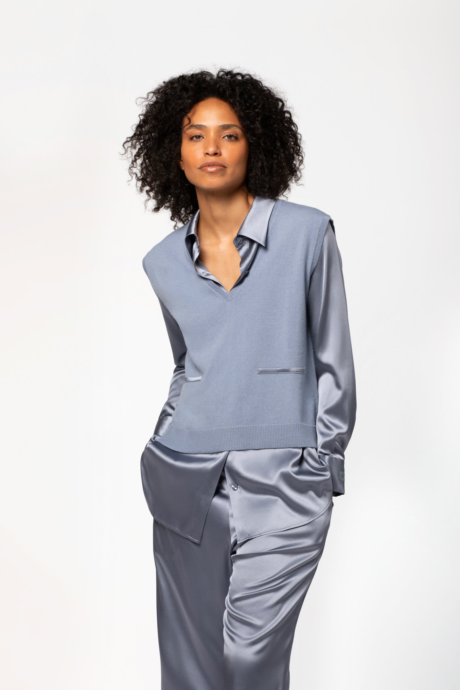 Sleeveless Wool and Cashmere V-Neck Sweater – Horizon Blue