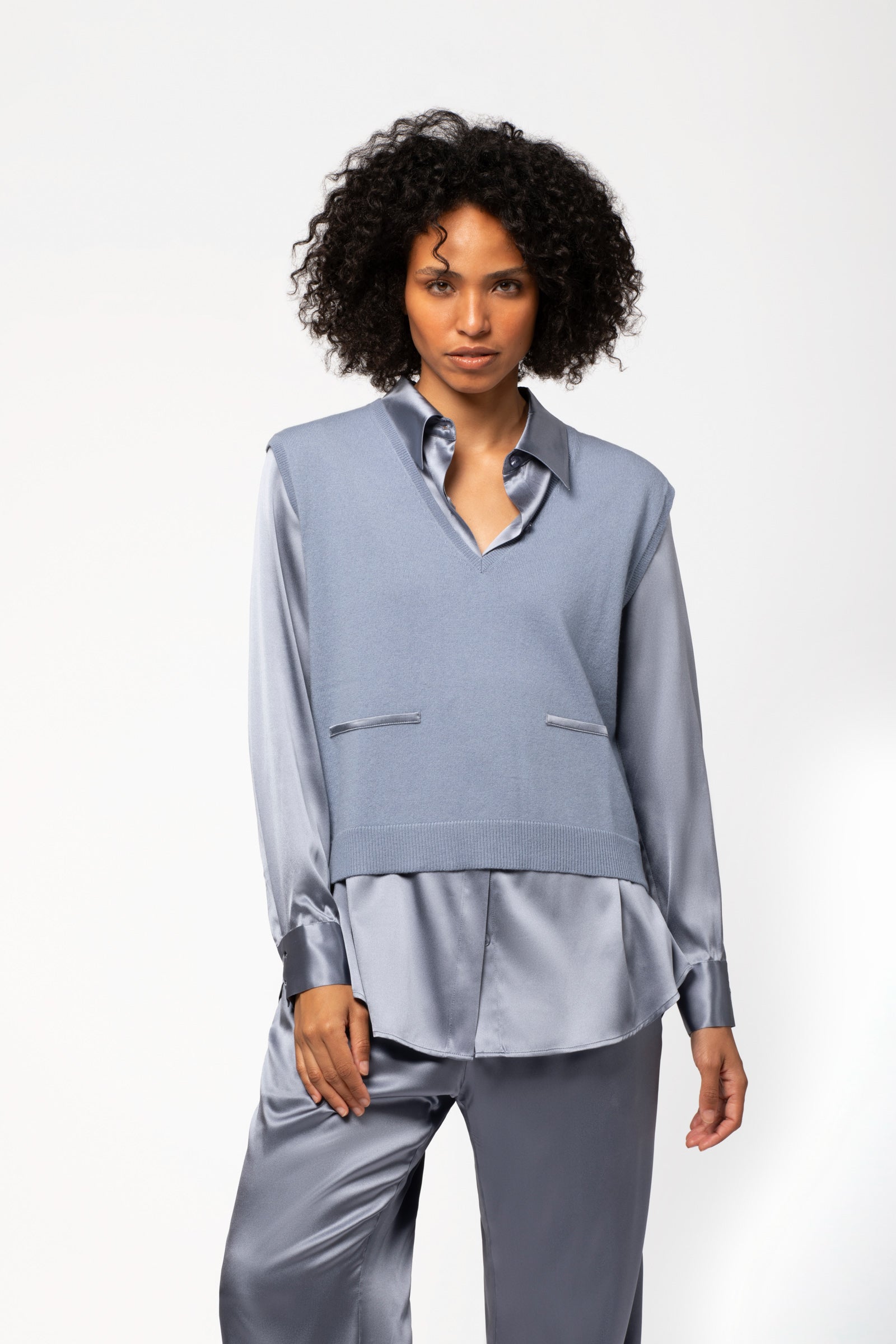 Sleeveless Wool and Cashmere V-Neck Sweater – Horizon Blue
