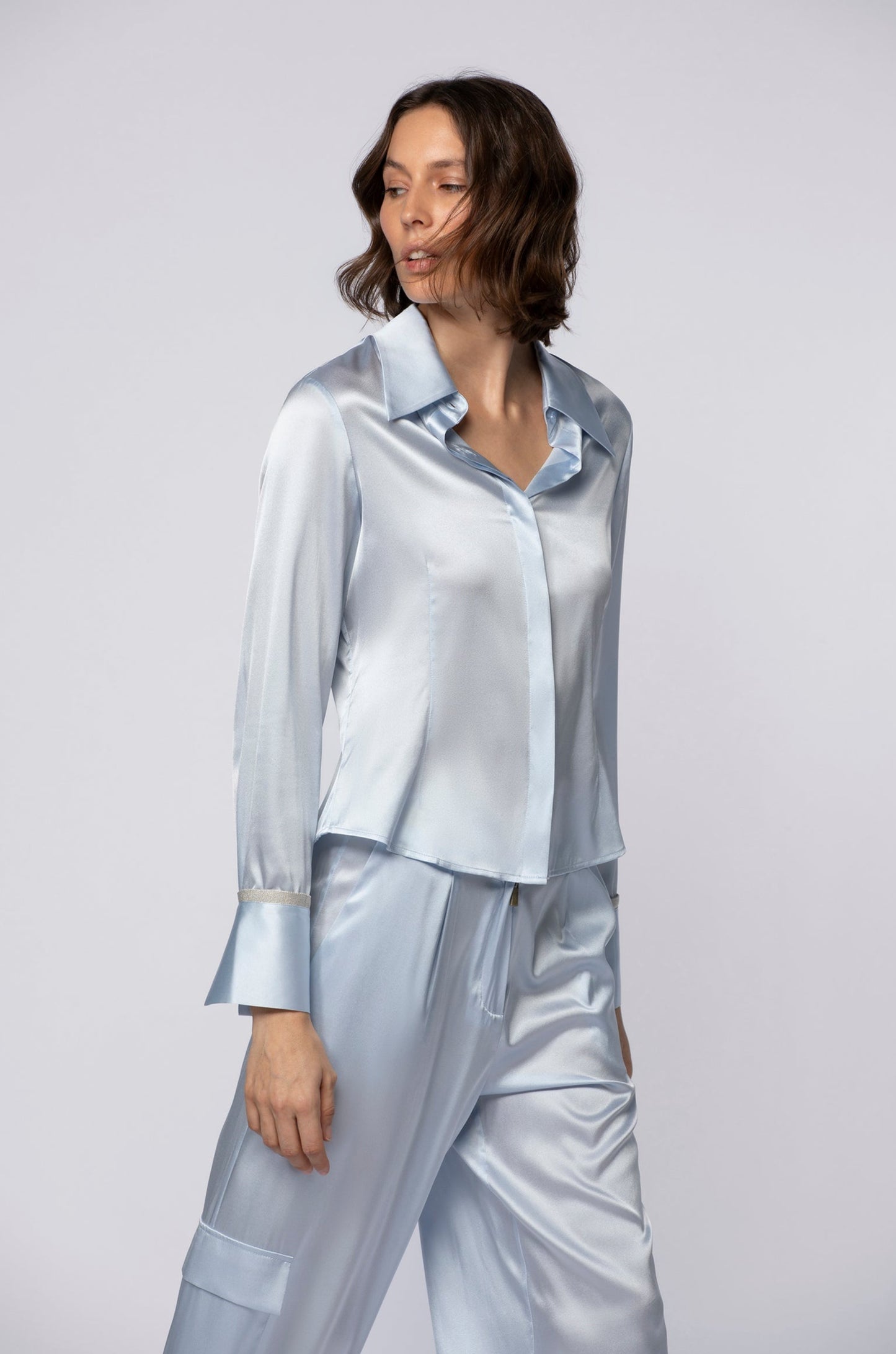 Chemise LAVINA bleu ciel en soie  haut de gamme MAX&MOI