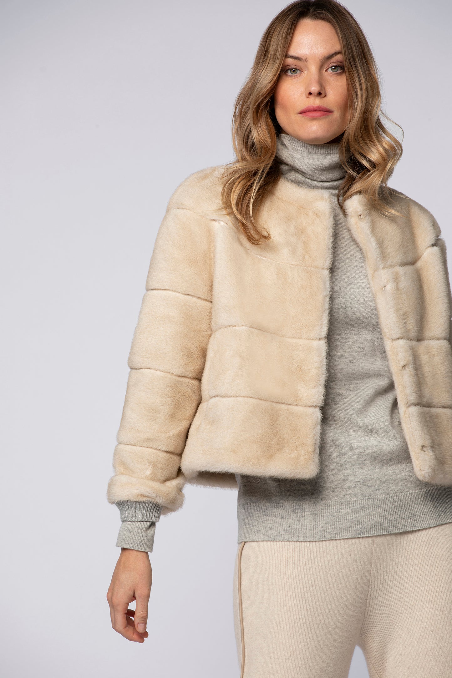 Veste MALOA beige en fausse fourrure haut de gamme MAX&MOI