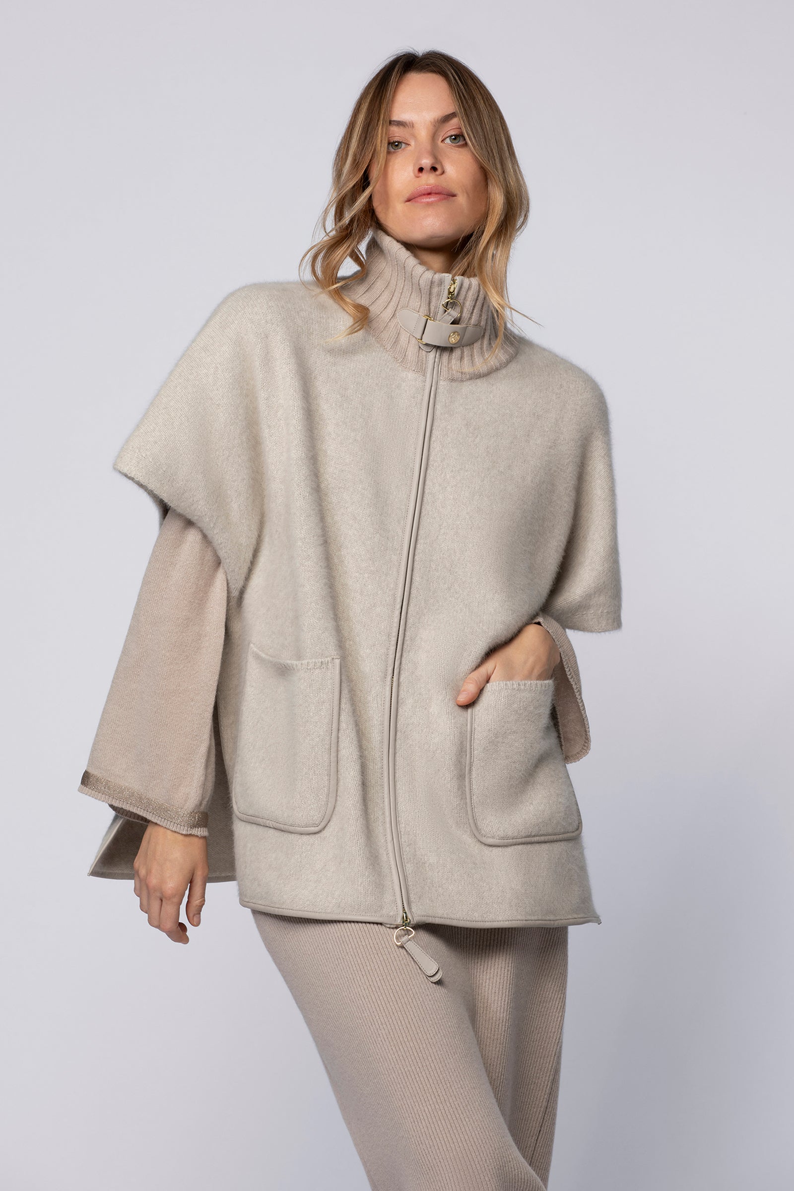 Poncho PAWA taupe en renard laine soie haut de gamme MAX&MOI