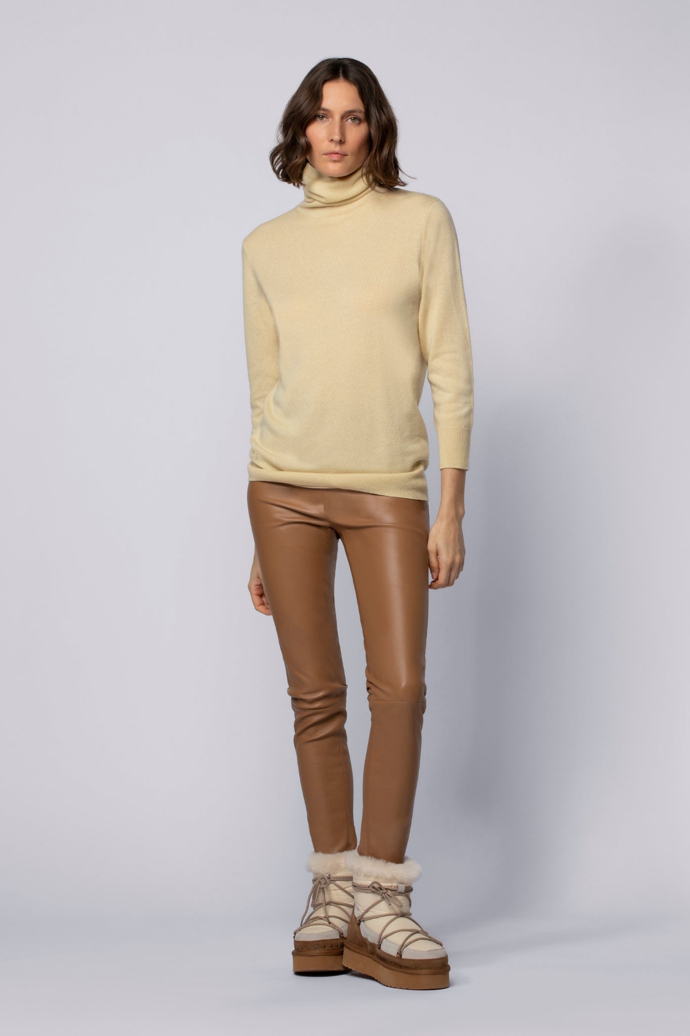 Pantalon cuir beige femme sale