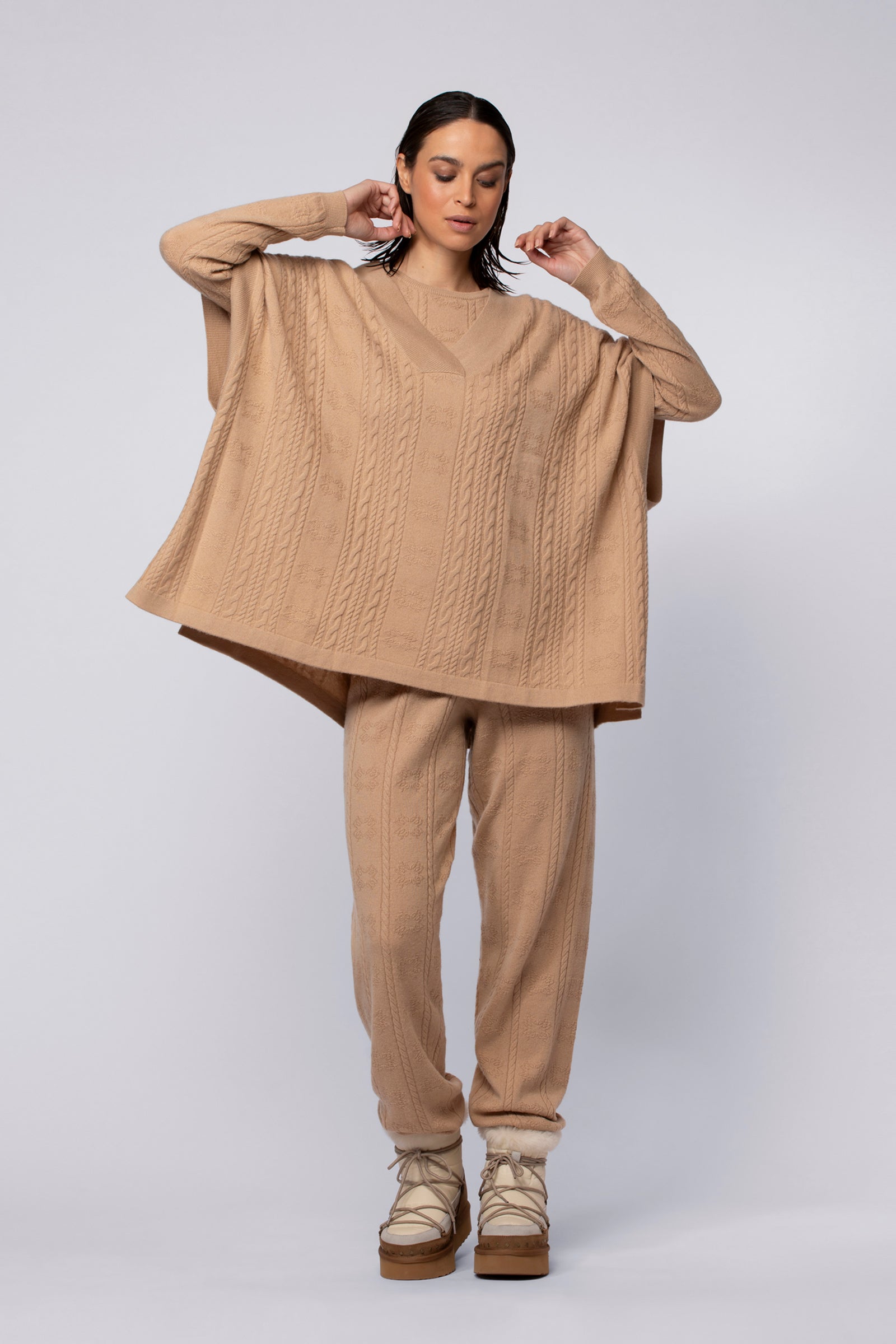 Poncho PYLA camel en cachemire haut de gamme MAX&MOI