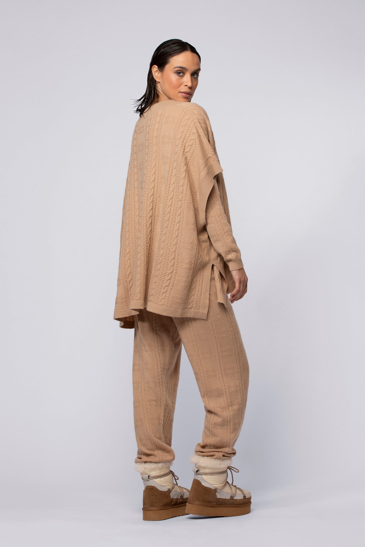 Poncho PYLA camel en cachemire haut de gamme MAX&MOI