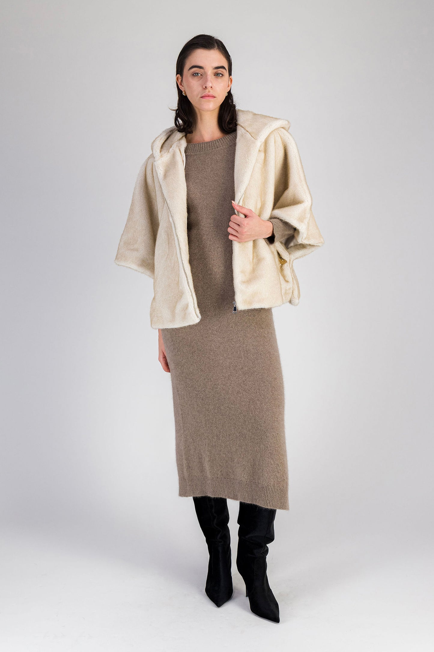 VANYSSA cape