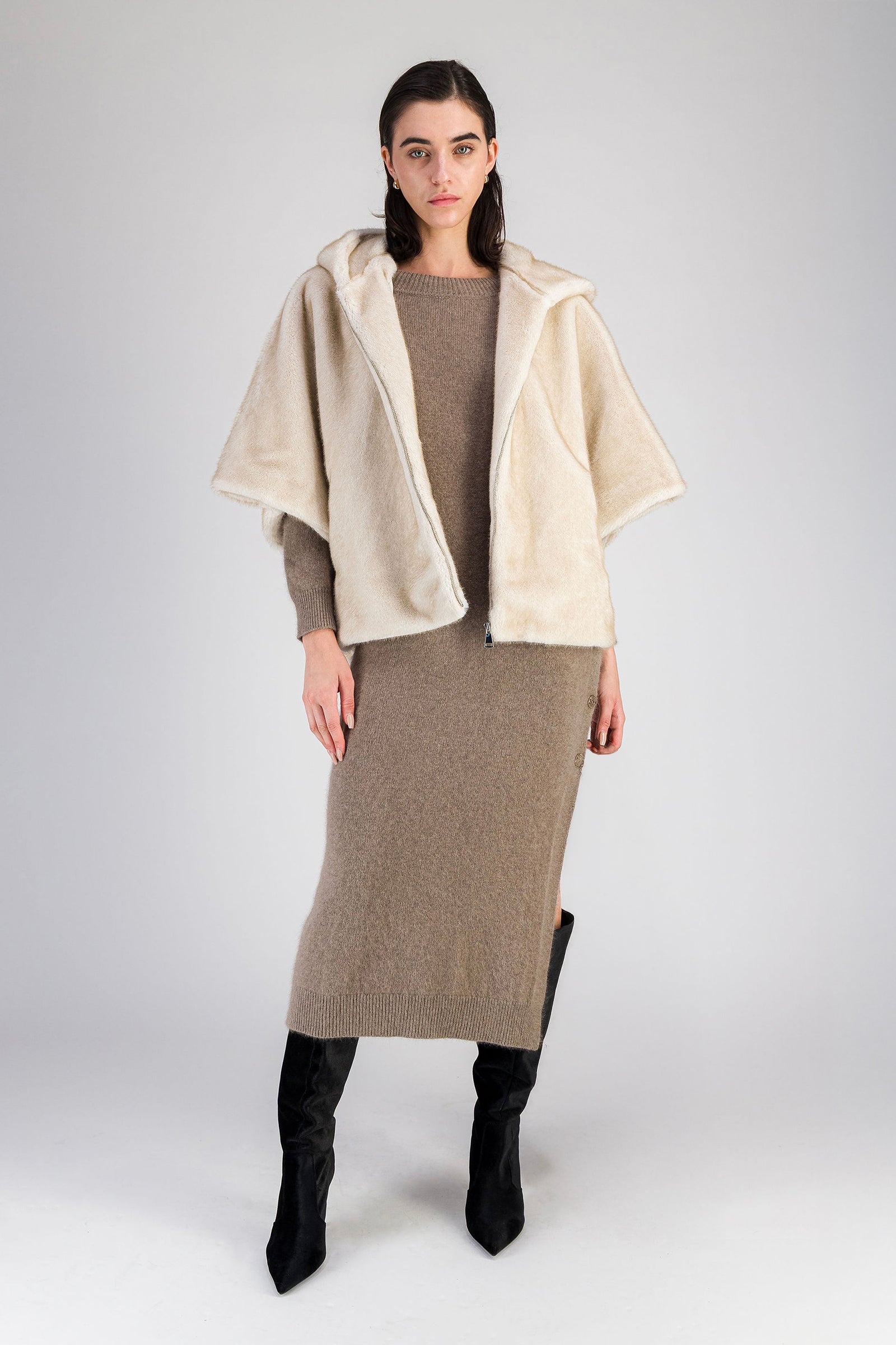 VANYSSA cape