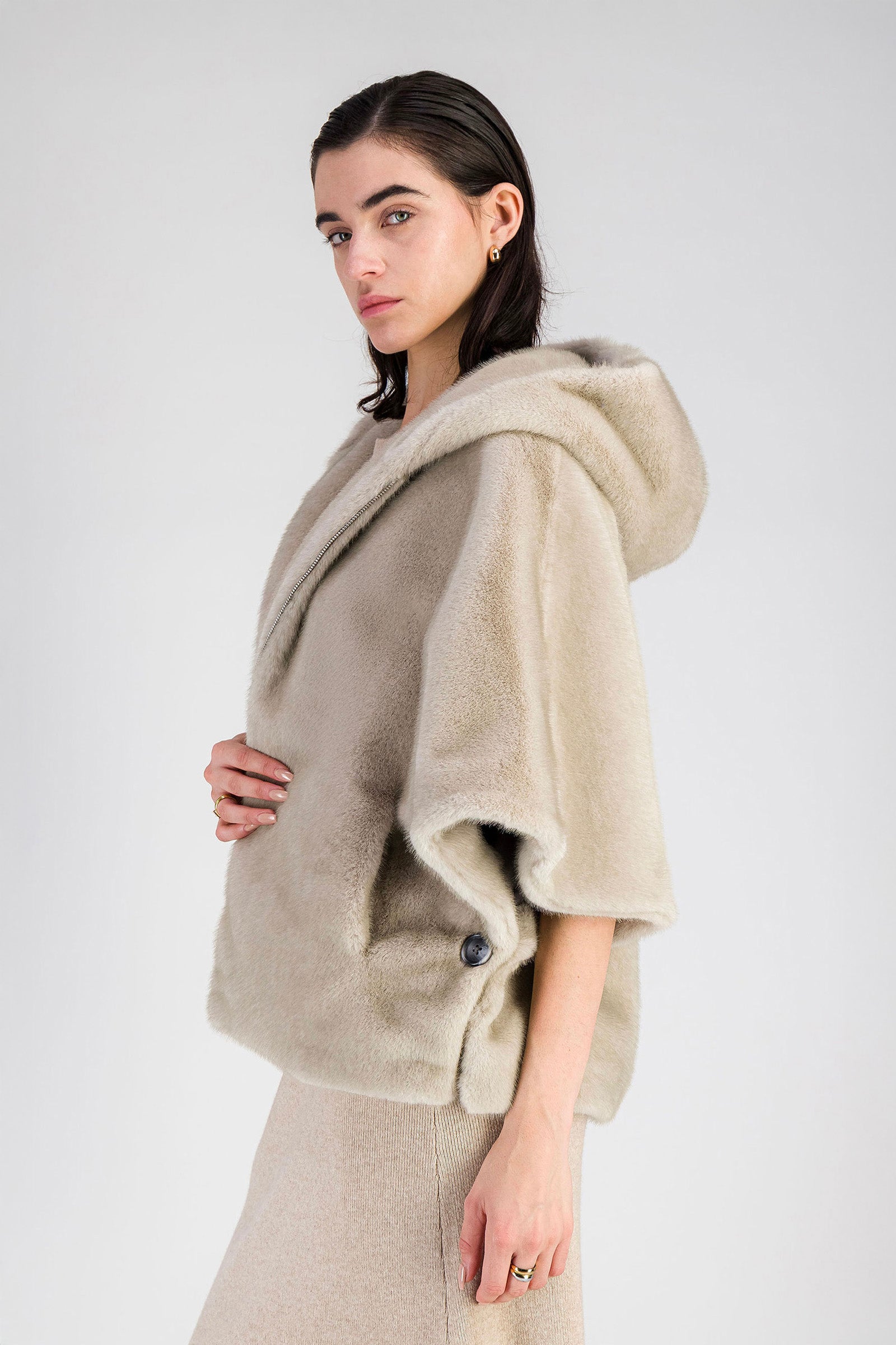 Vanyssa silver faux fur cape M&M By MAX&MOI | Women's Luxury