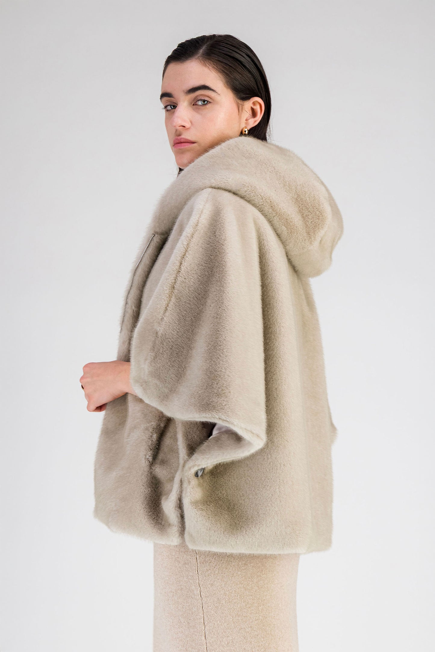 VANYSSA cape